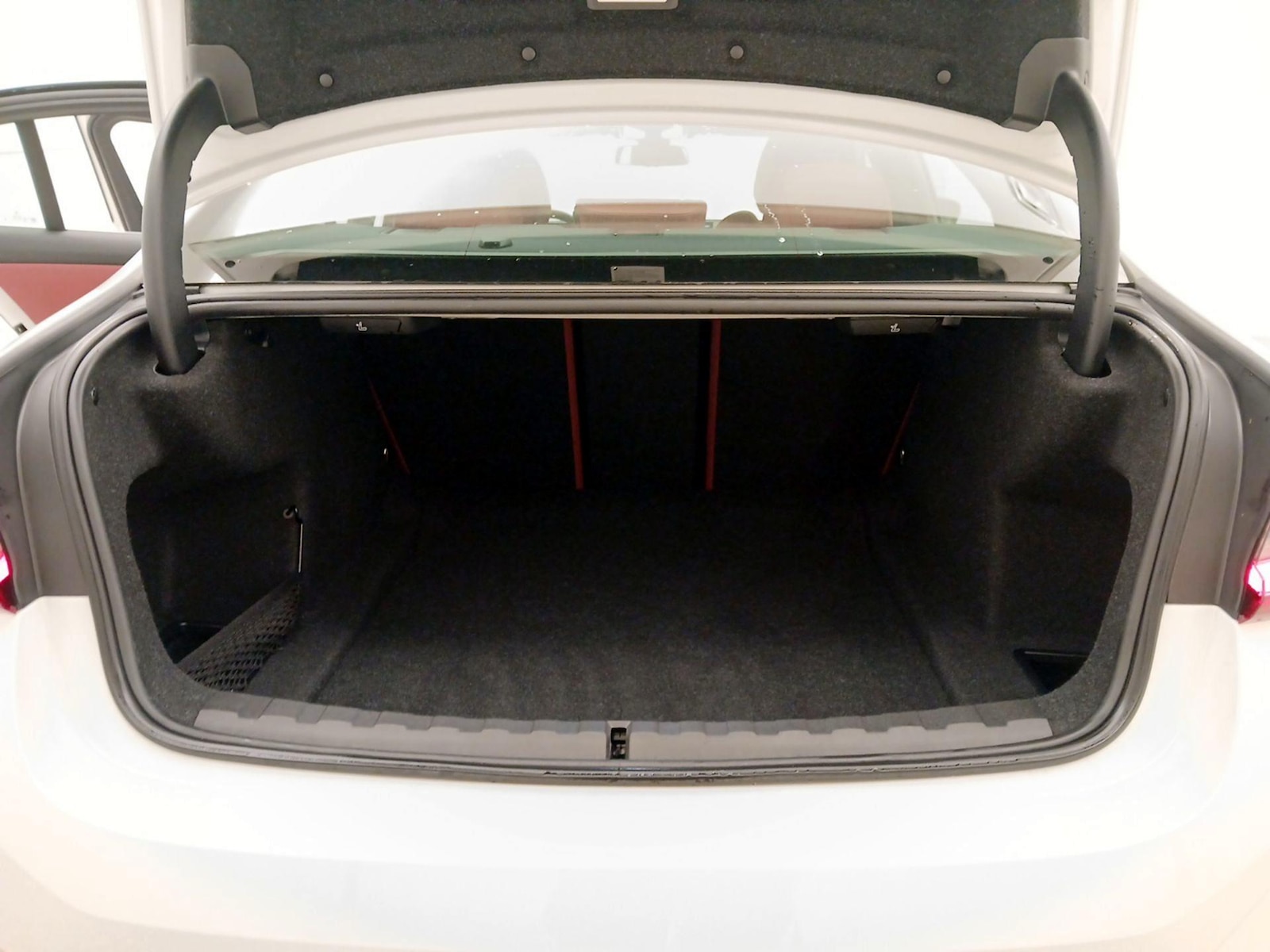 2025 BMW 3 Series 330i - Photo 23