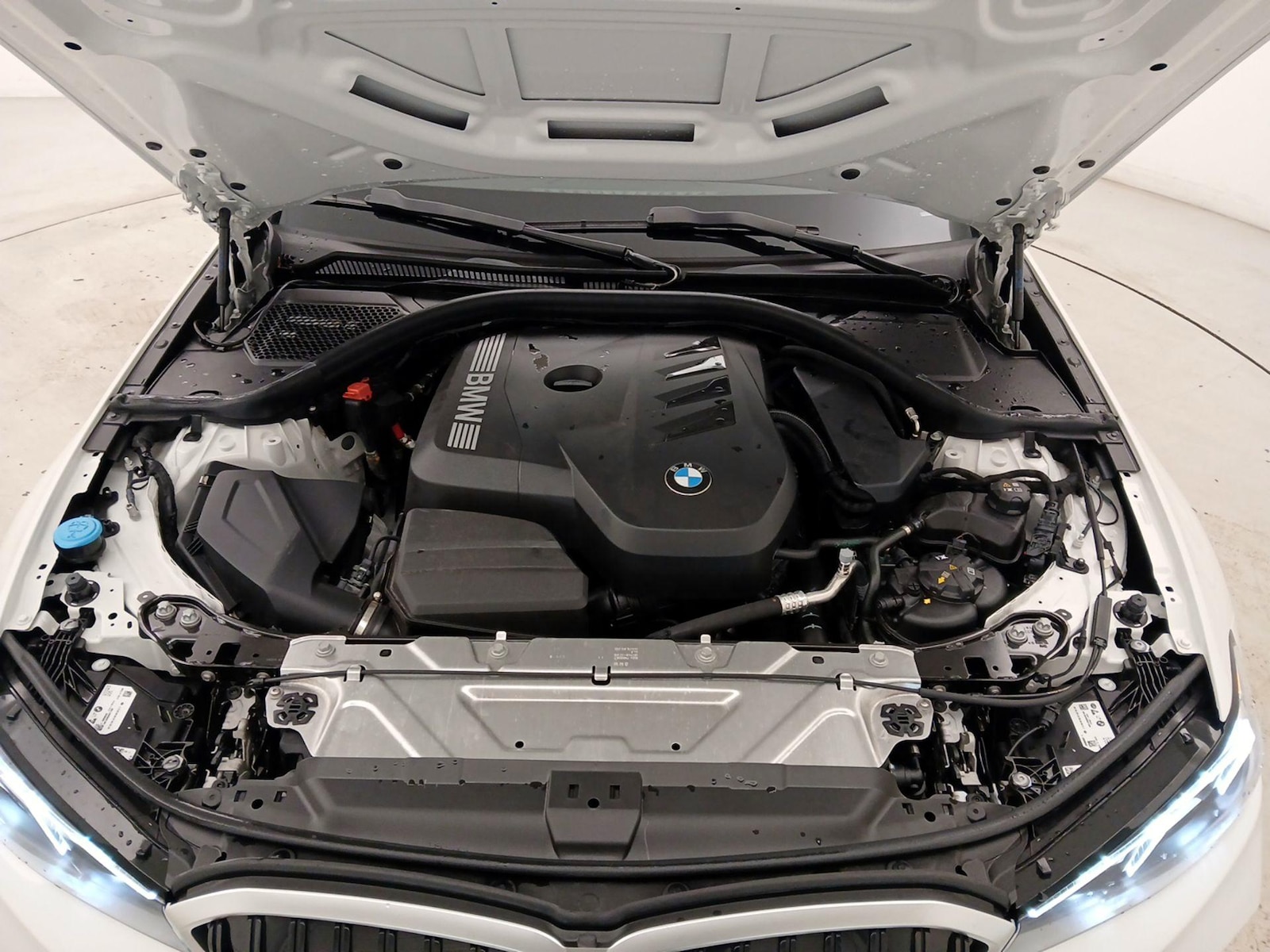 2025 BMW 3 Series 330i - Photo 24
