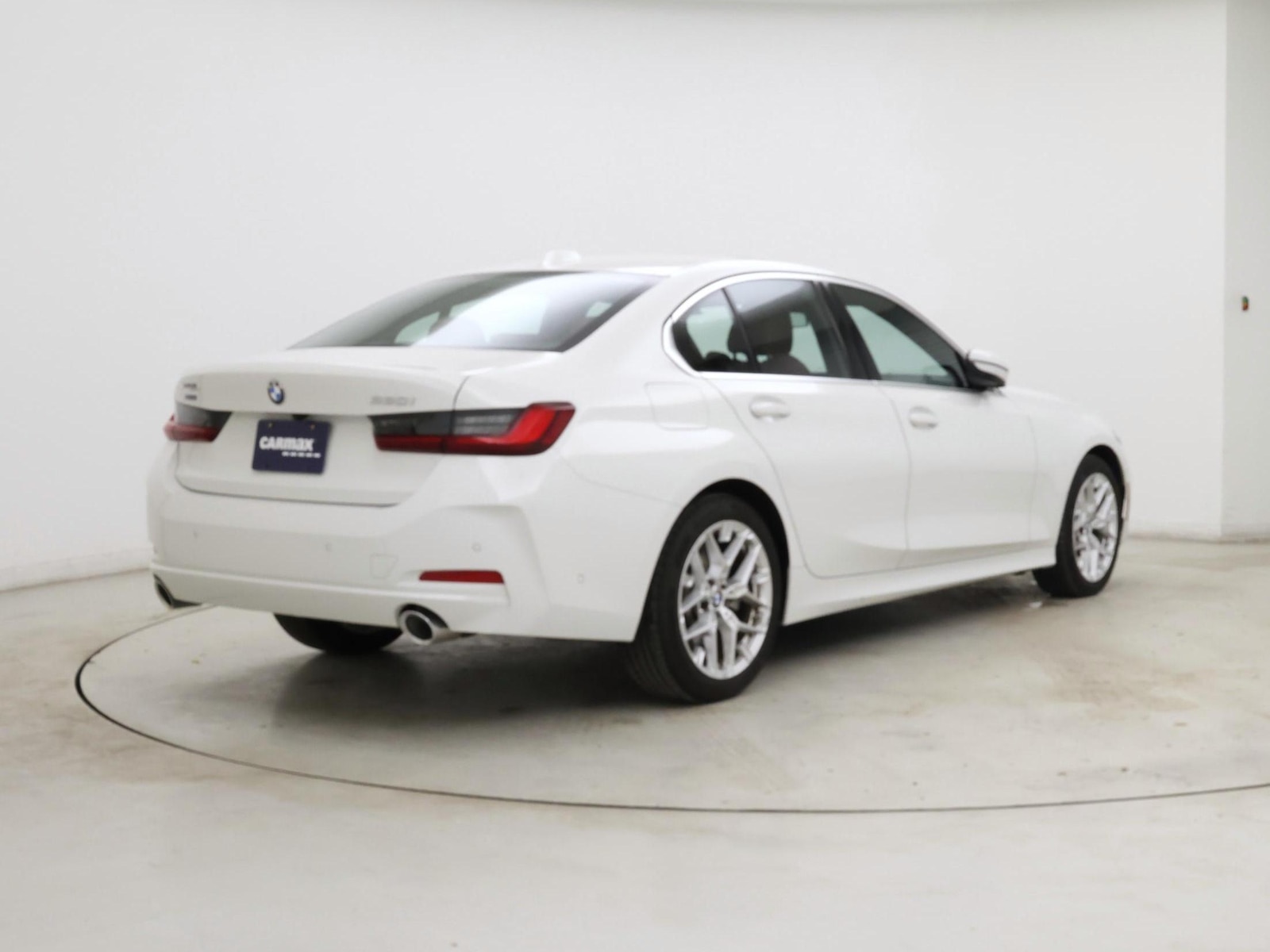 2025 BMW 3 Series 330i - Photo 9
