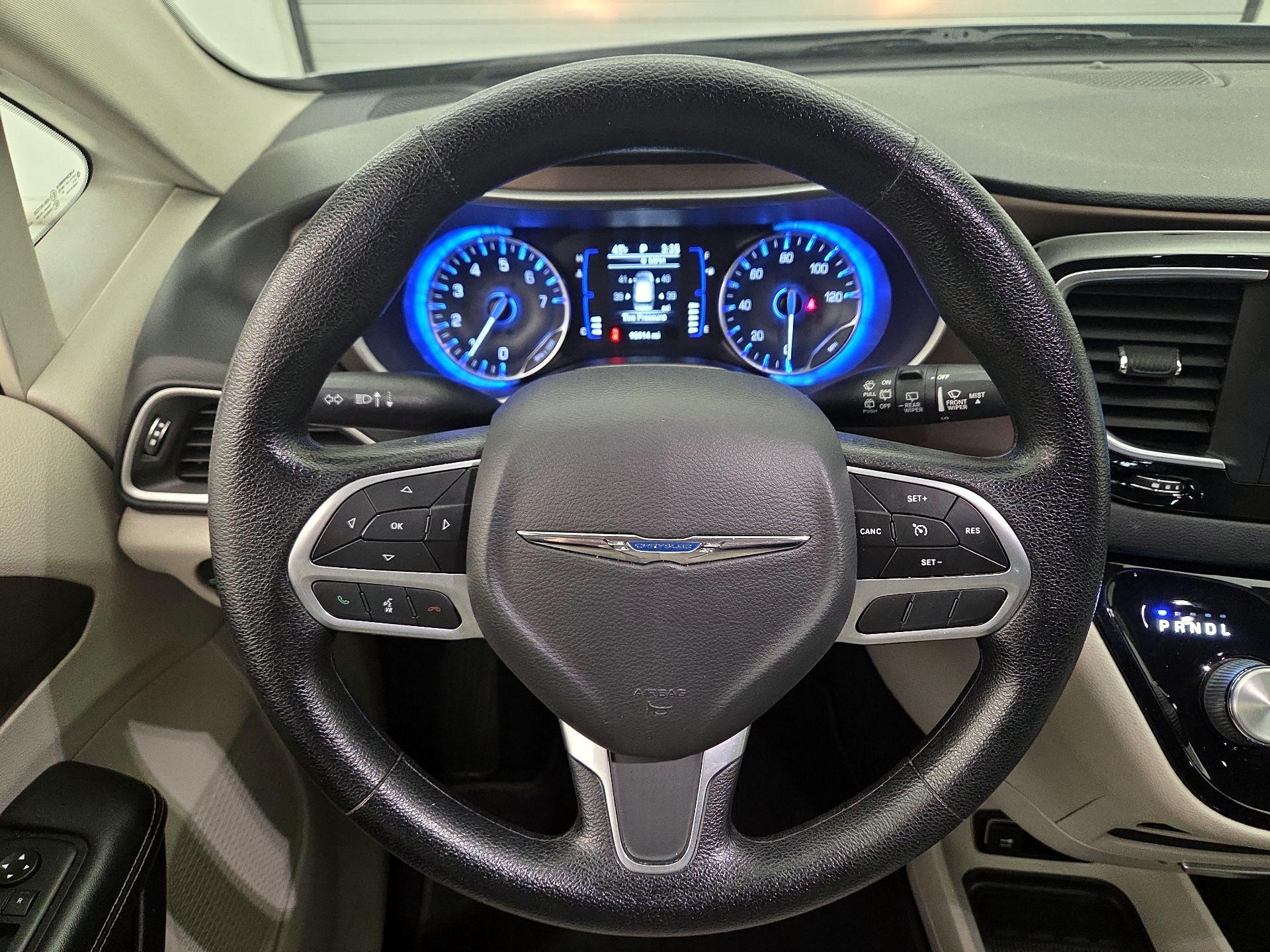 Thumbnail: 2021 Chrysler Voyager - 10