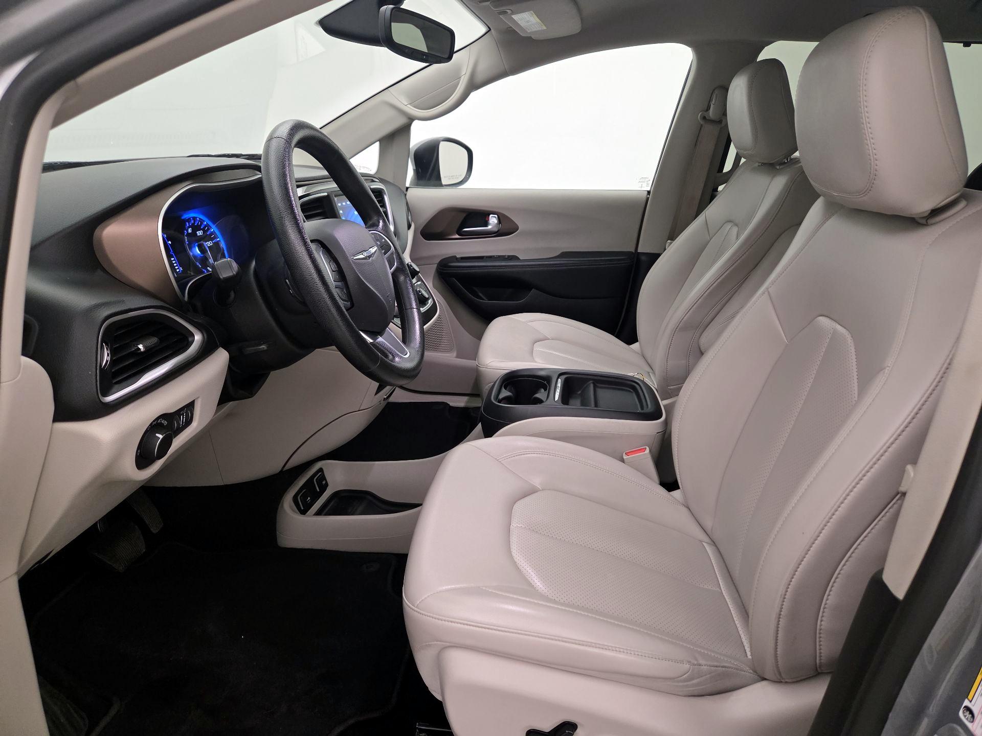 Thumbnail: 2021 Chrysler Voyager - 11