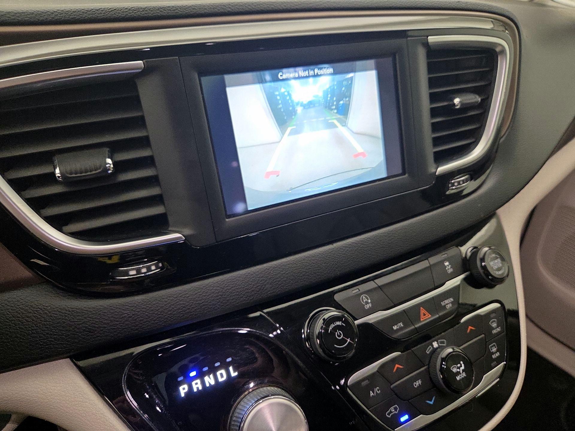 Thumbnail: 2021 Chrysler Voyager - 14