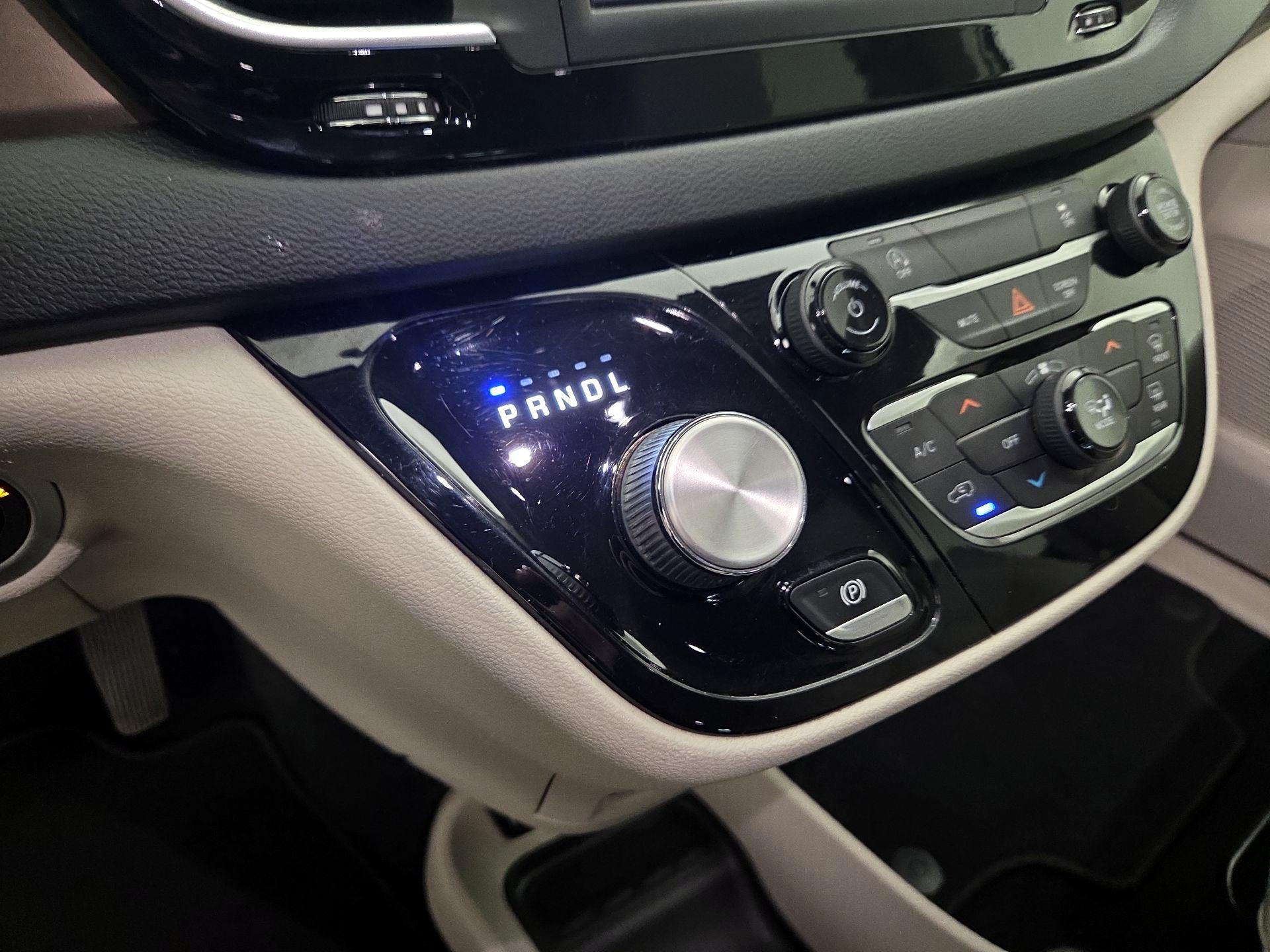 Thumbnail: 2021 Chrysler Voyager - 17