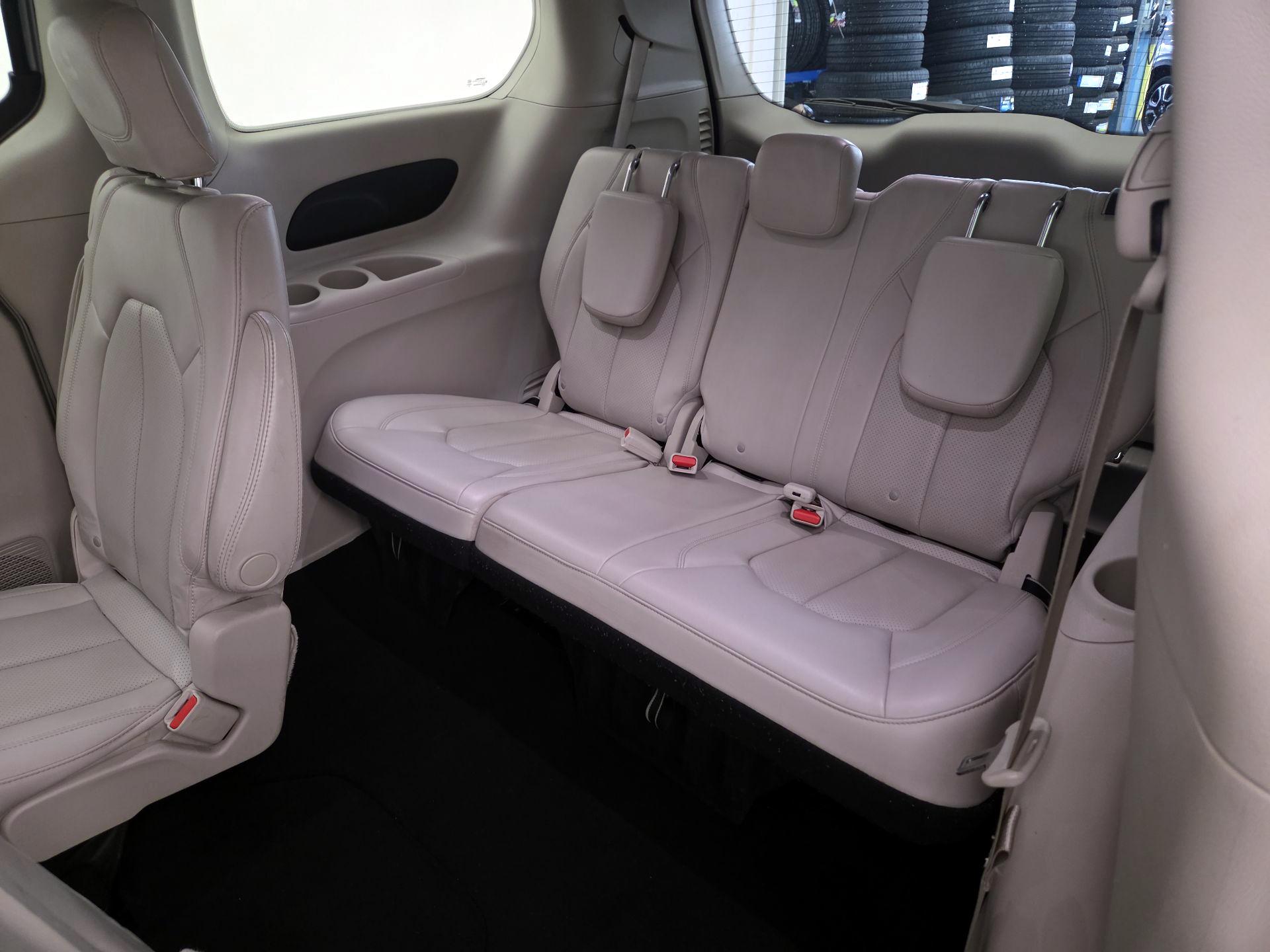 Thumbnail: 2021 Chrysler Voyager - 20