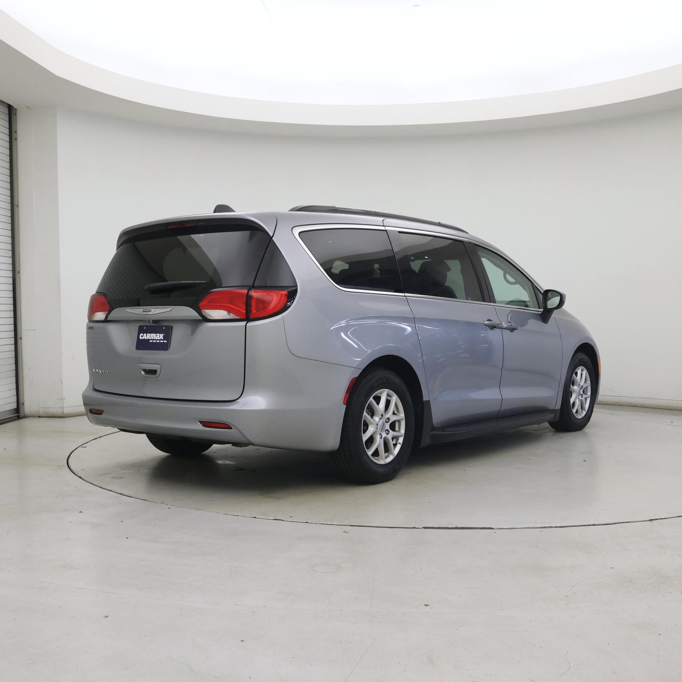 Thumbnail: 2021 Chrysler Voyager - 8