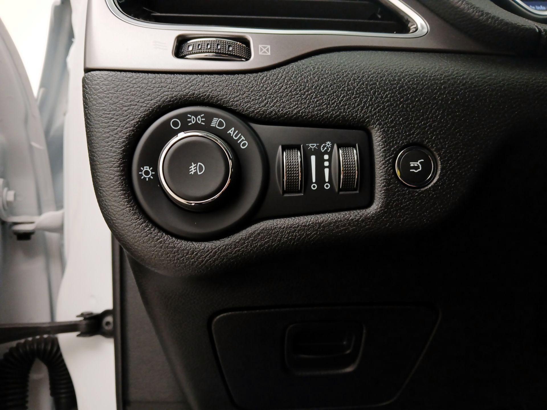 Thumbnail: 2022 Jeep Cherokee - 13