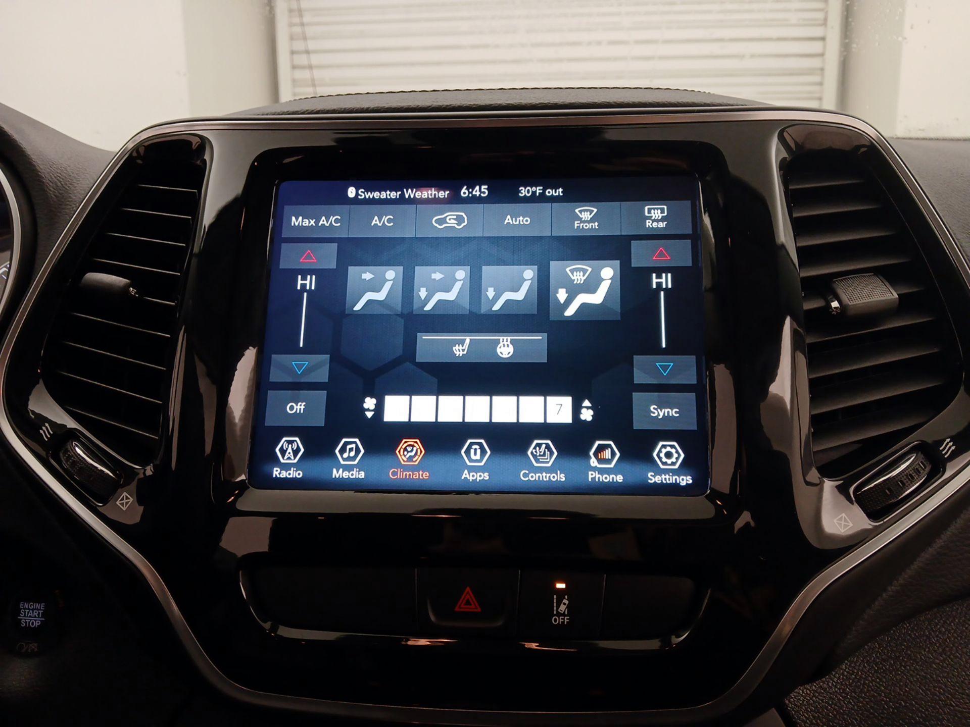 Thumbnail: 2022 Jeep Cherokee - 16