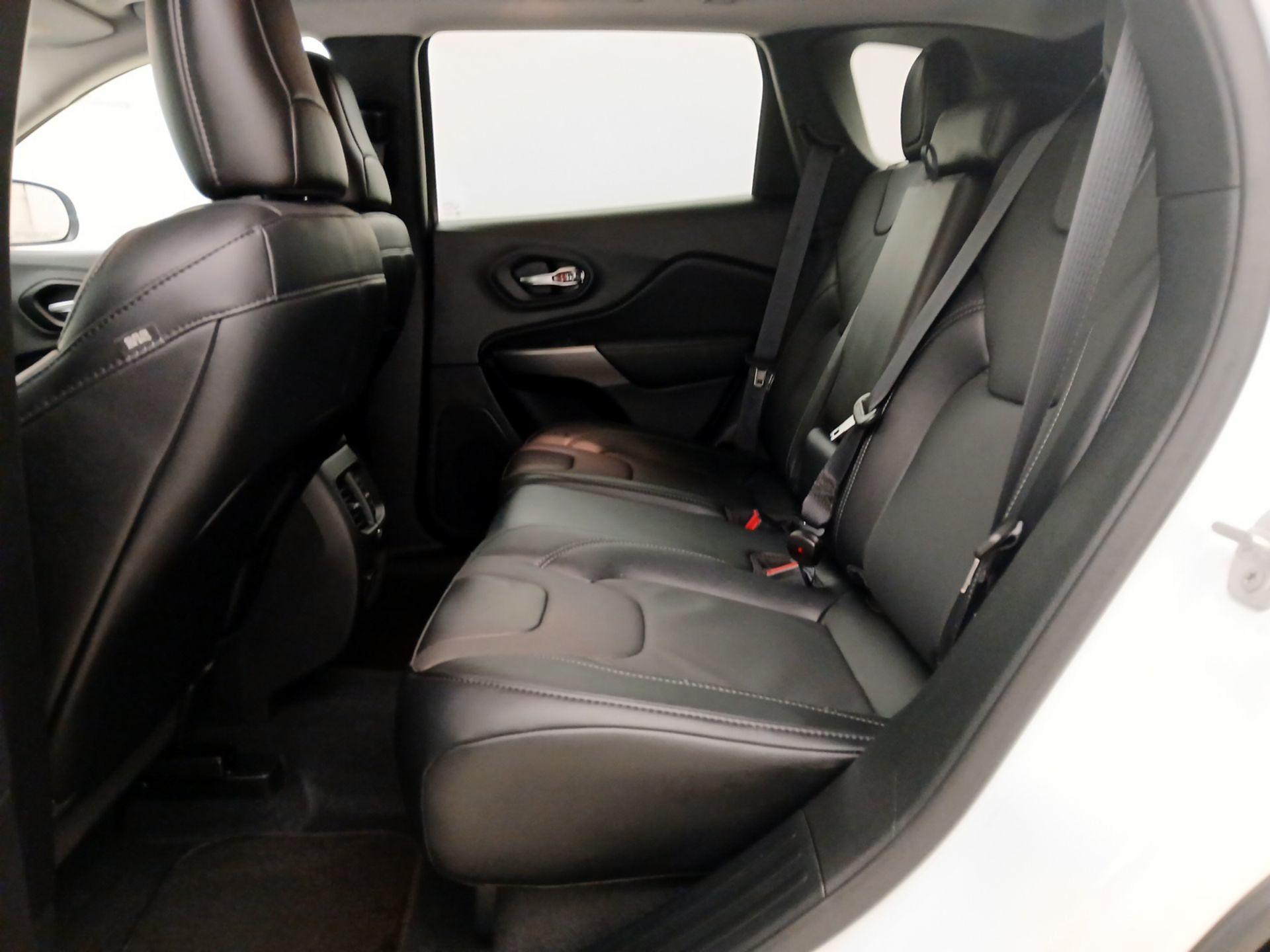 Thumbnail: 2022 Jeep Cherokee - 20