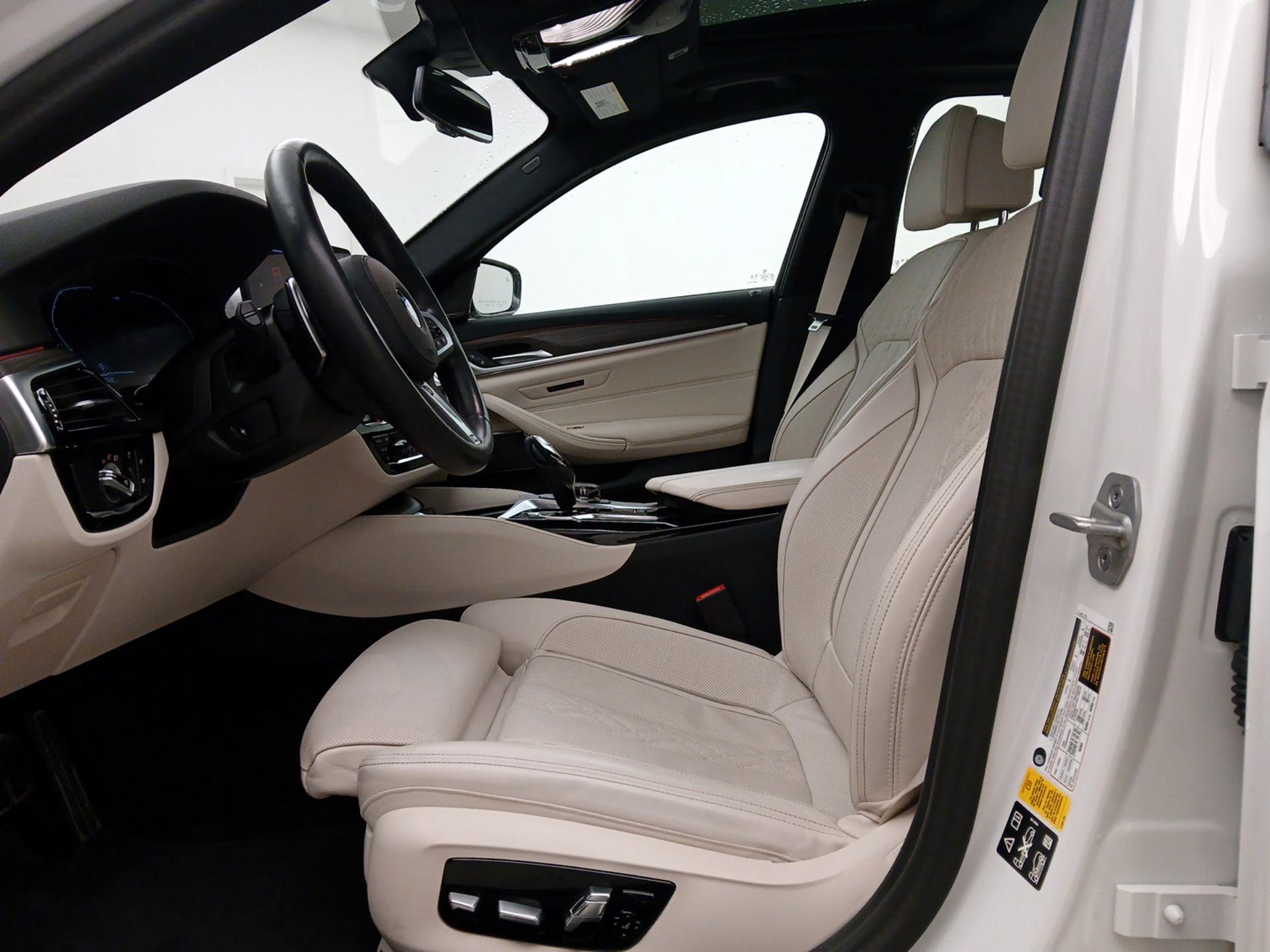 Thumbnail: 2023 BMW 5 Series - 11