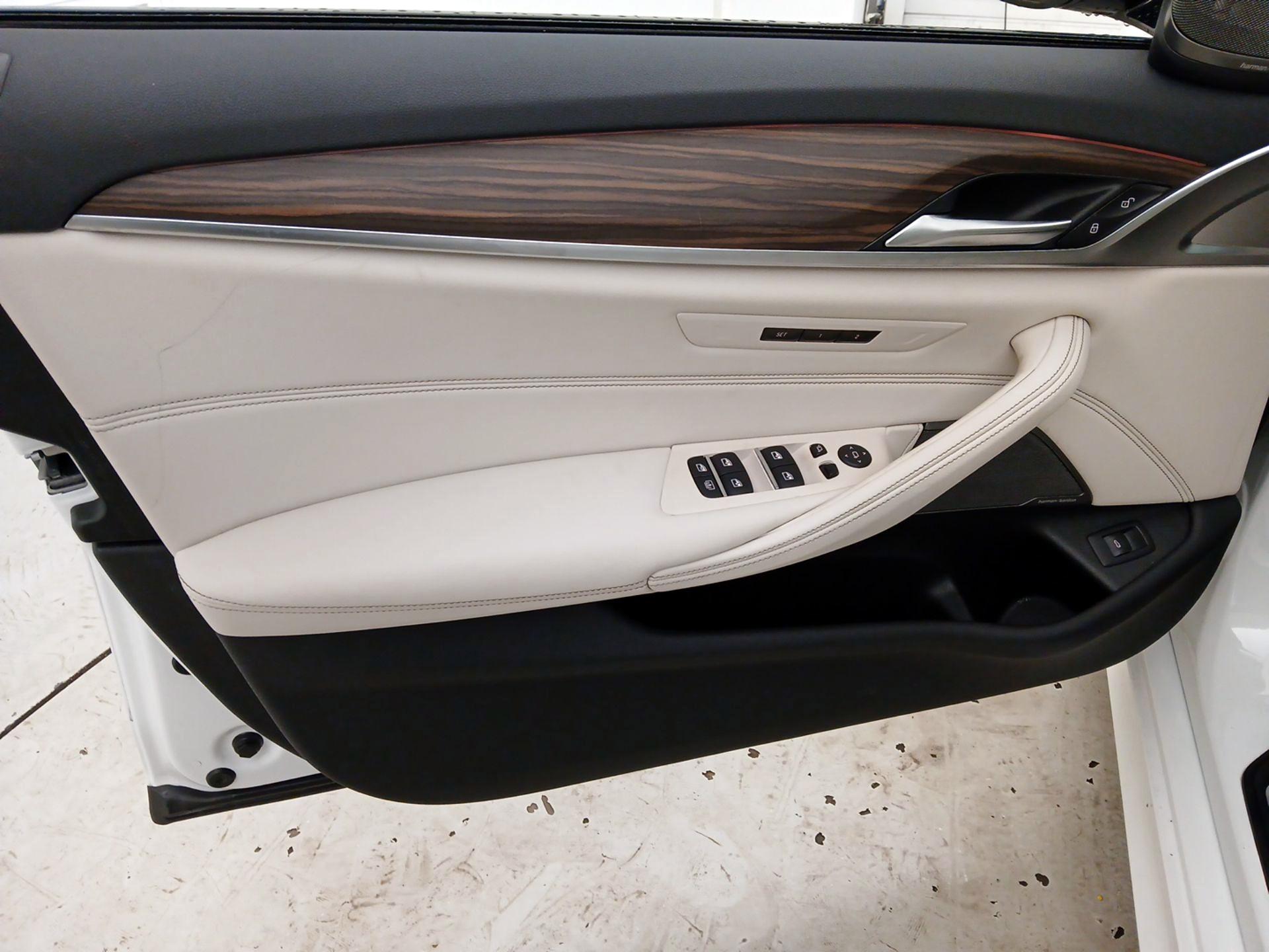 Thumbnail: 2023 BMW 5 Series - 12