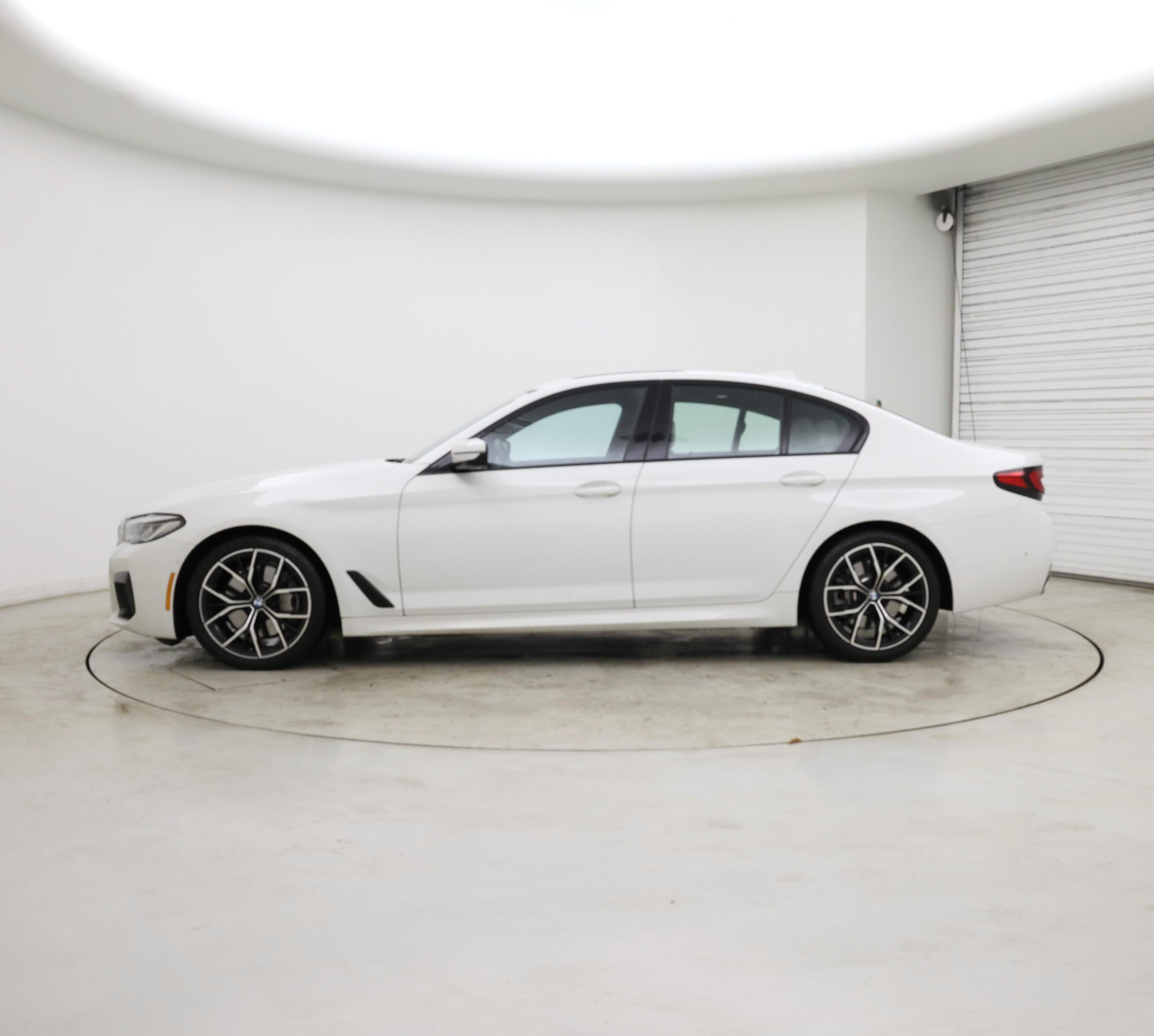 Thumbnail: 2023 BMW 5 Series - 3