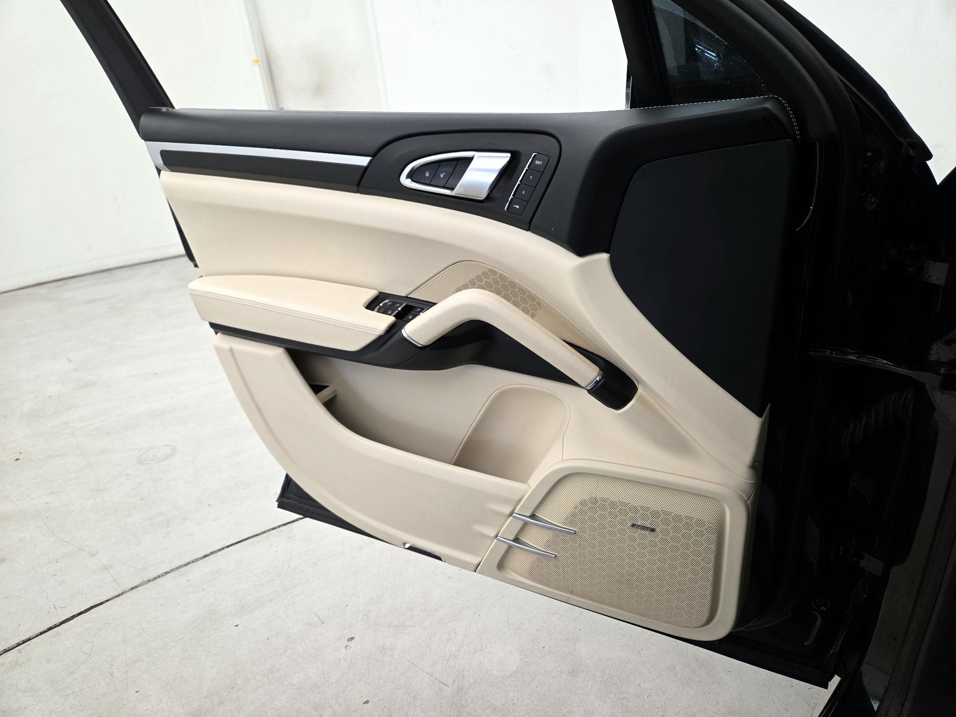 Thumbnail: 2017 Porsche Cayenne - 12