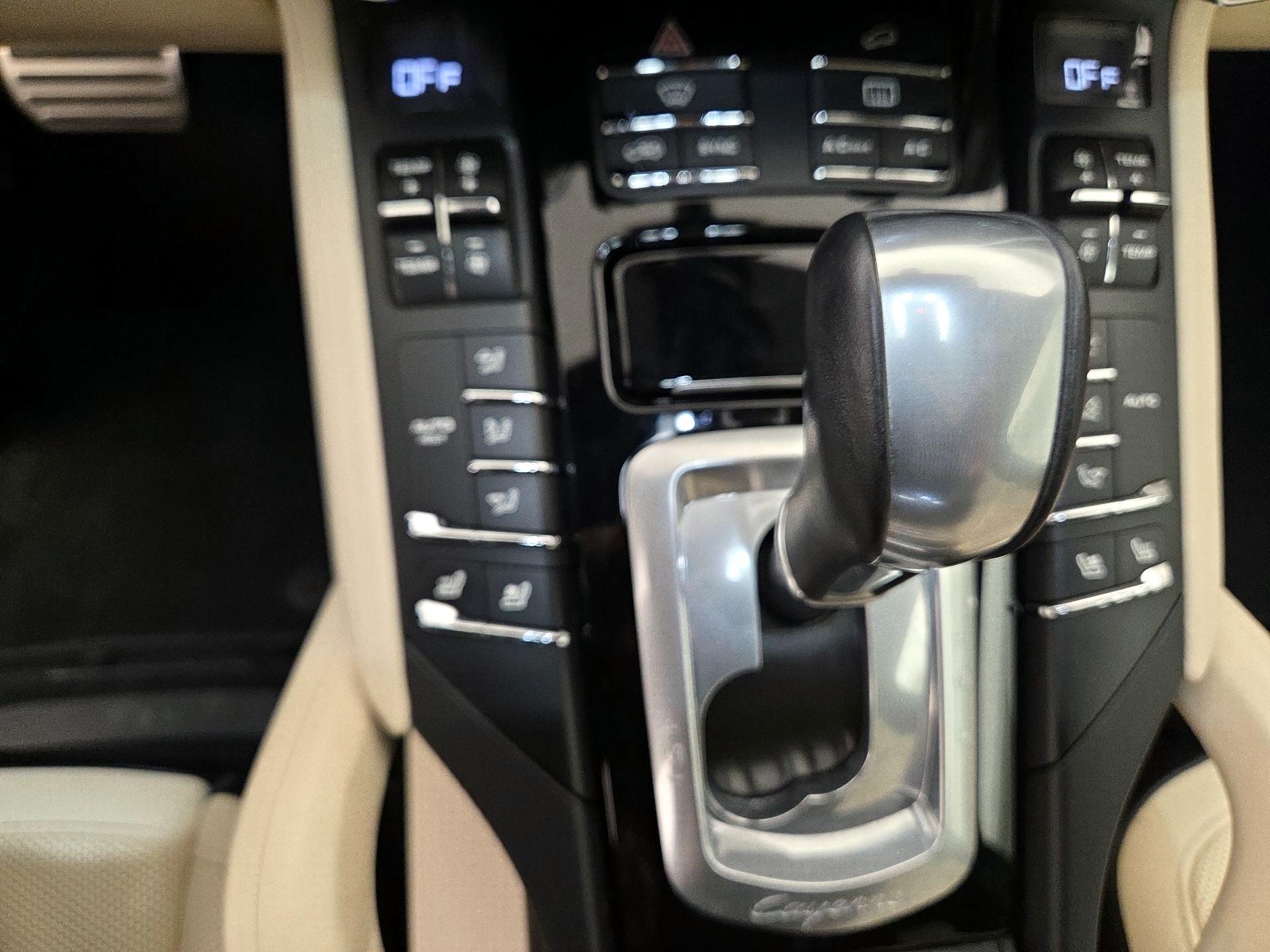 Thumbnail: 2017 Porsche Cayenne - 16