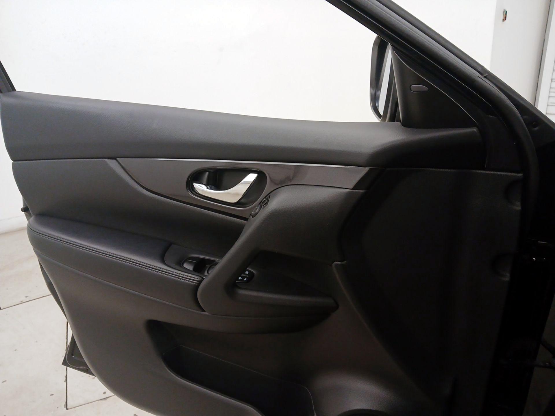 Thumbnail: 2018 Nissan Rogue - 12