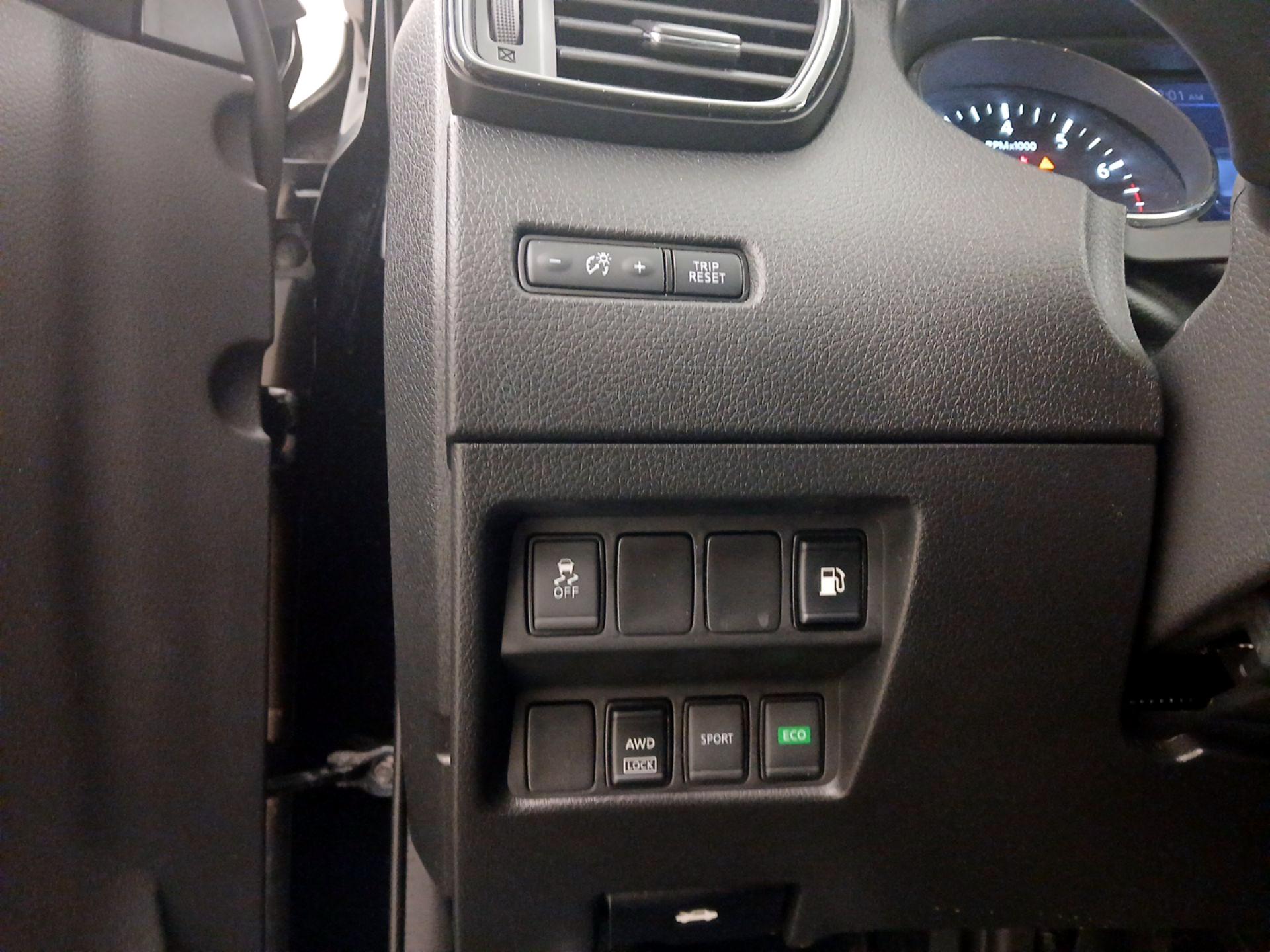 Thumbnail: 2018 Nissan Rogue - 13