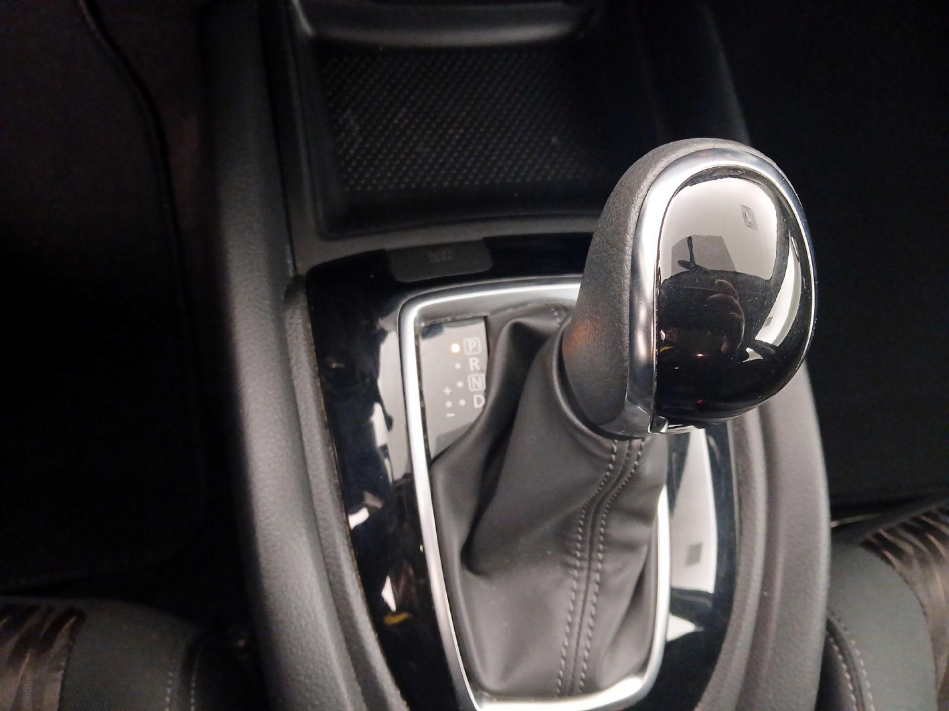 Thumbnail: 2018 Nissan Rogue - 17