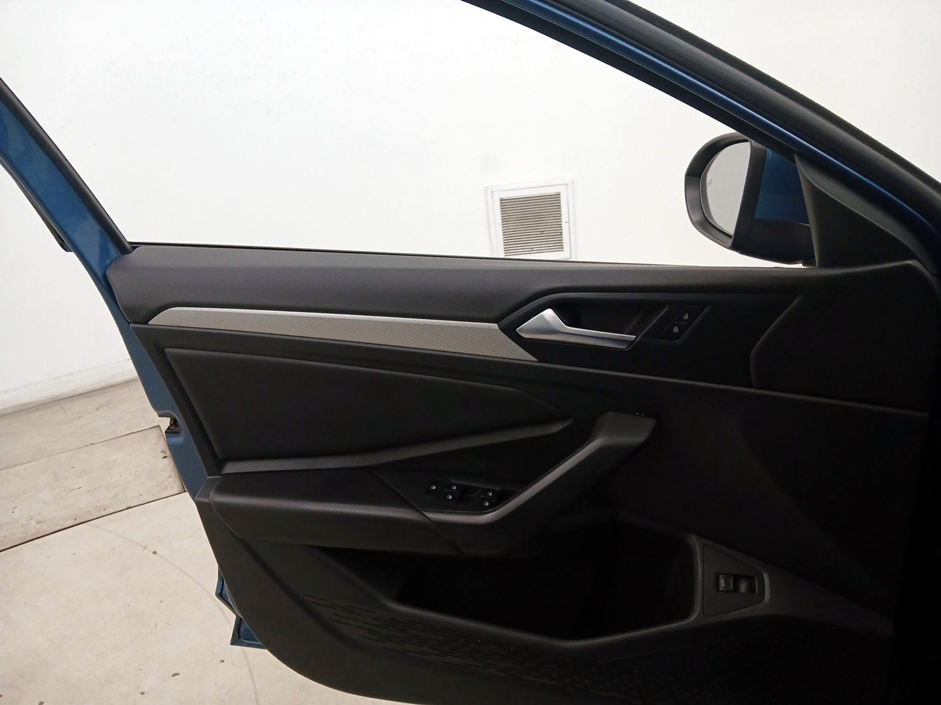 Thumbnail: 2019 Volkswagen Jetta - 12