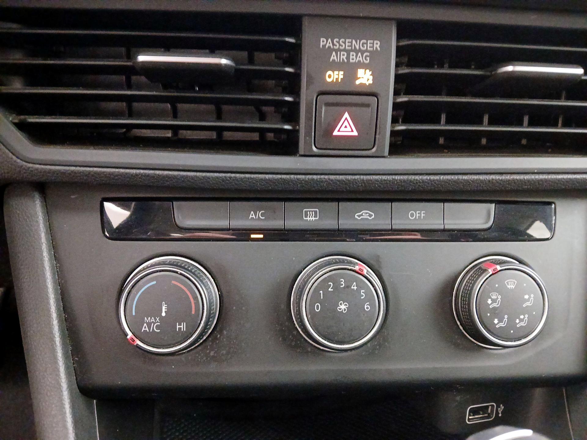 Thumbnail: 2019 Volkswagen Jetta - 16