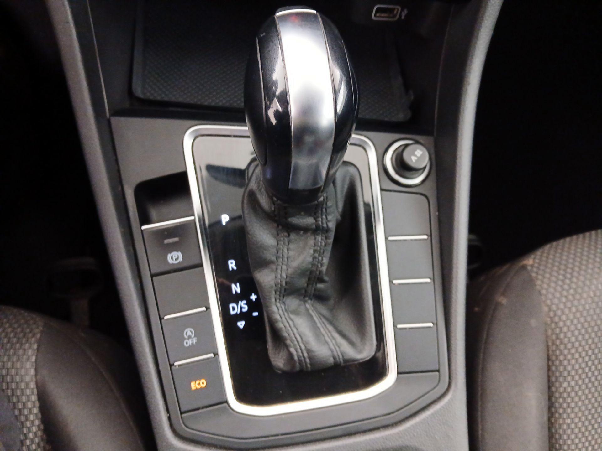 Thumbnail: 2019 Volkswagen Jetta - 17