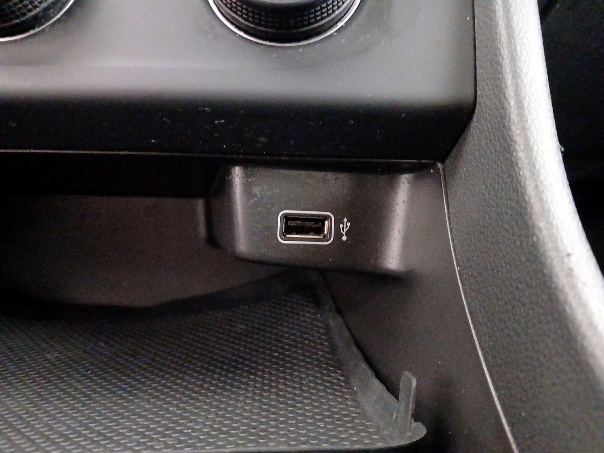 Thumbnail: 2019 Volkswagen Jetta - 18