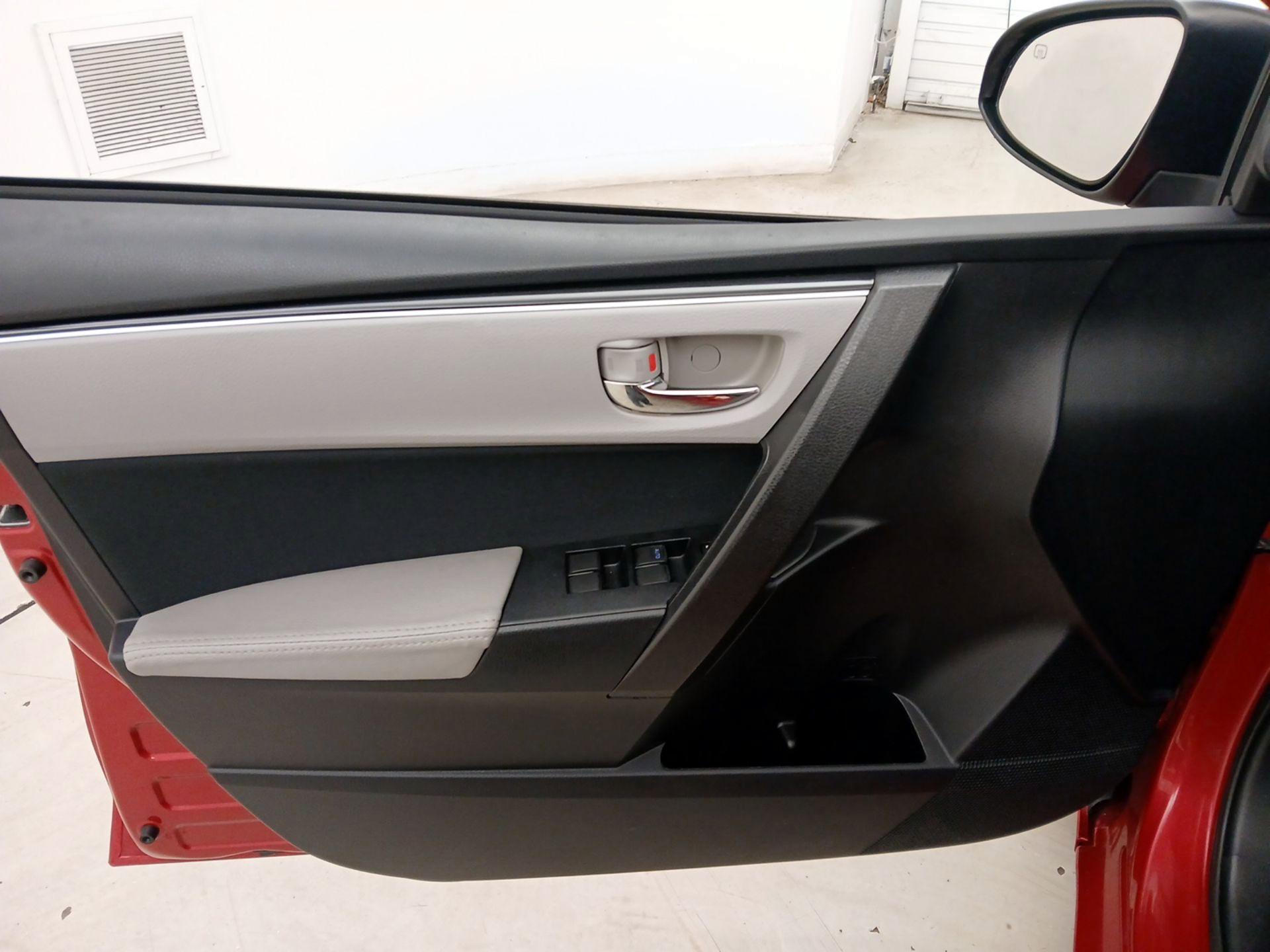 Thumbnail: 2018 Toyota Corolla - 12