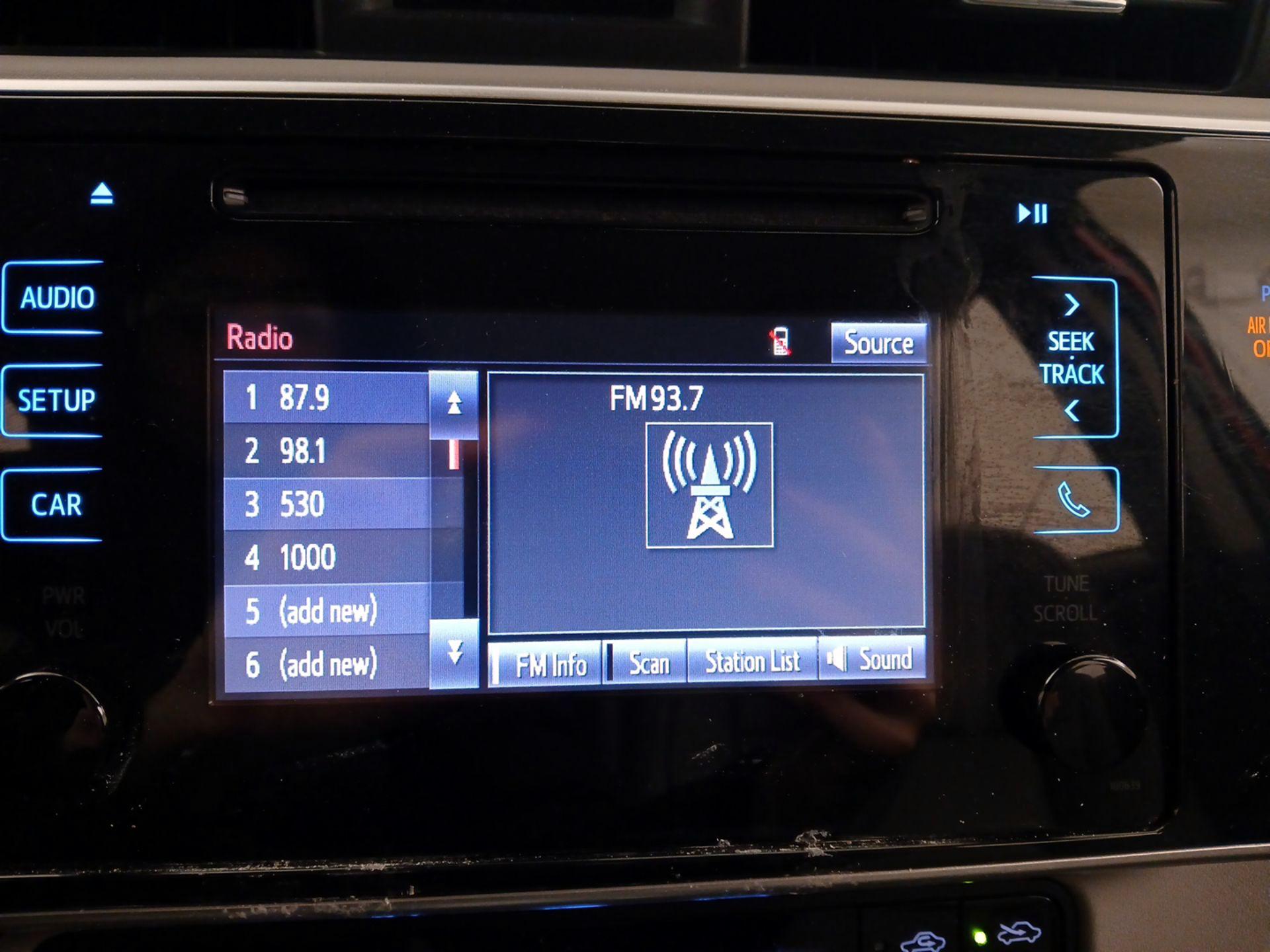 Thumbnail: 2018 Toyota Corolla - 15