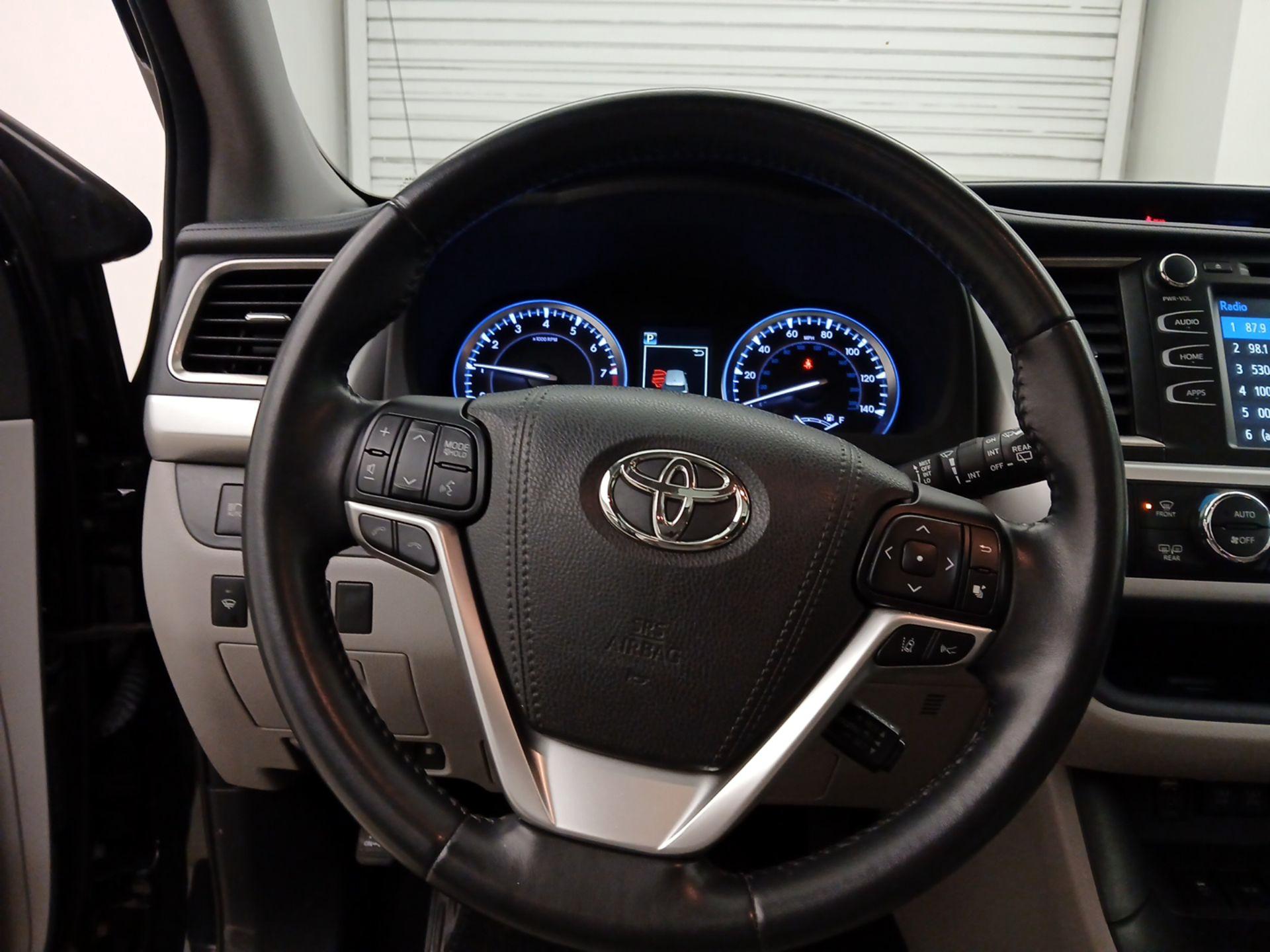 Thumbnail: 2018 Toyota Highlander - 10