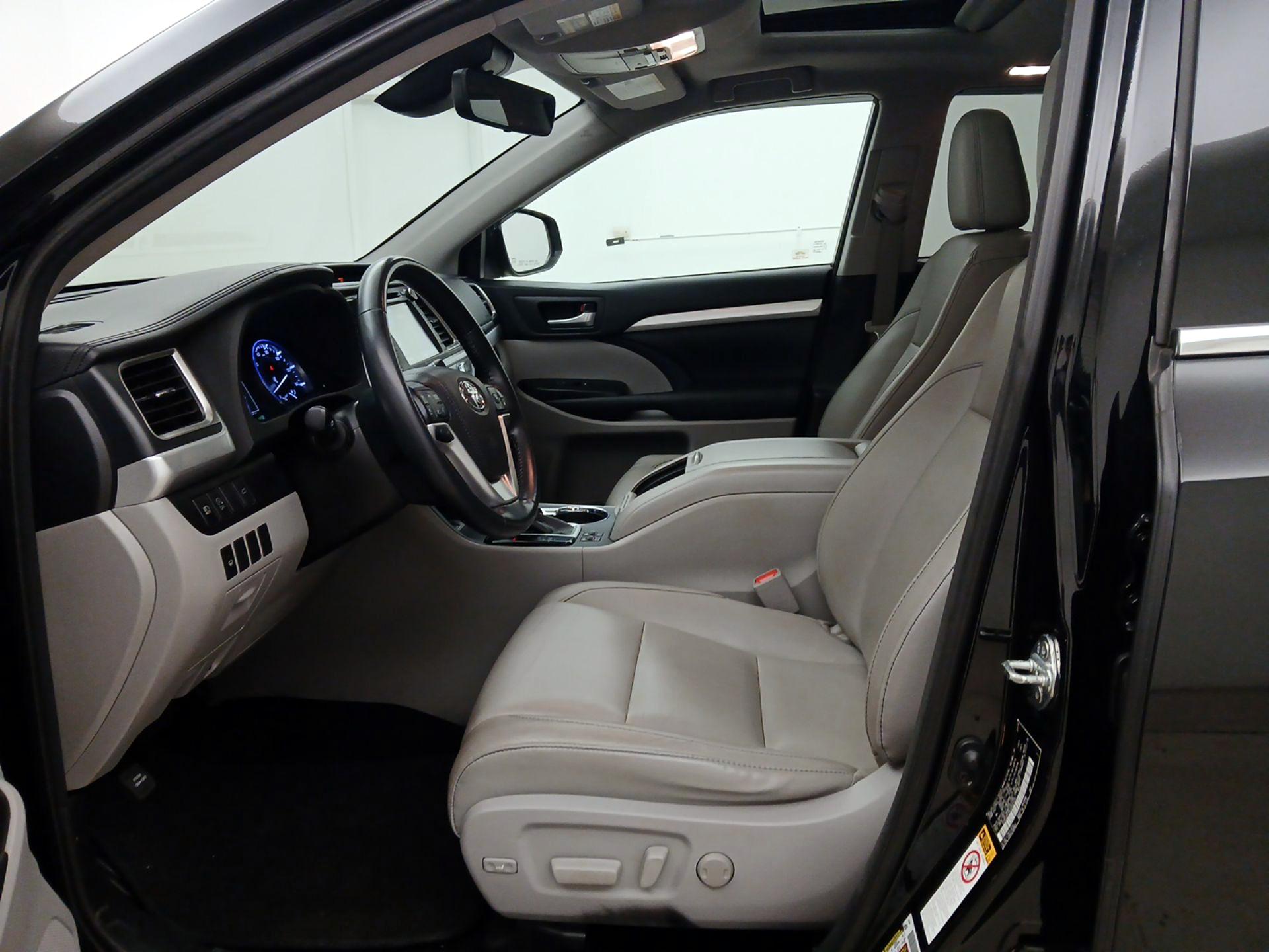 Thumbnail: 2018 Toyota Highlander - 11