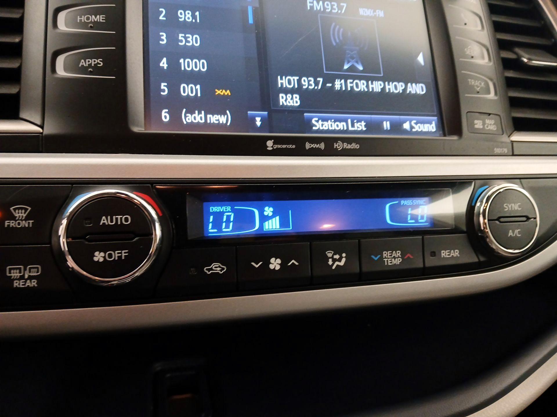 Thumbnail: 2018 Toyota Highlander - 16