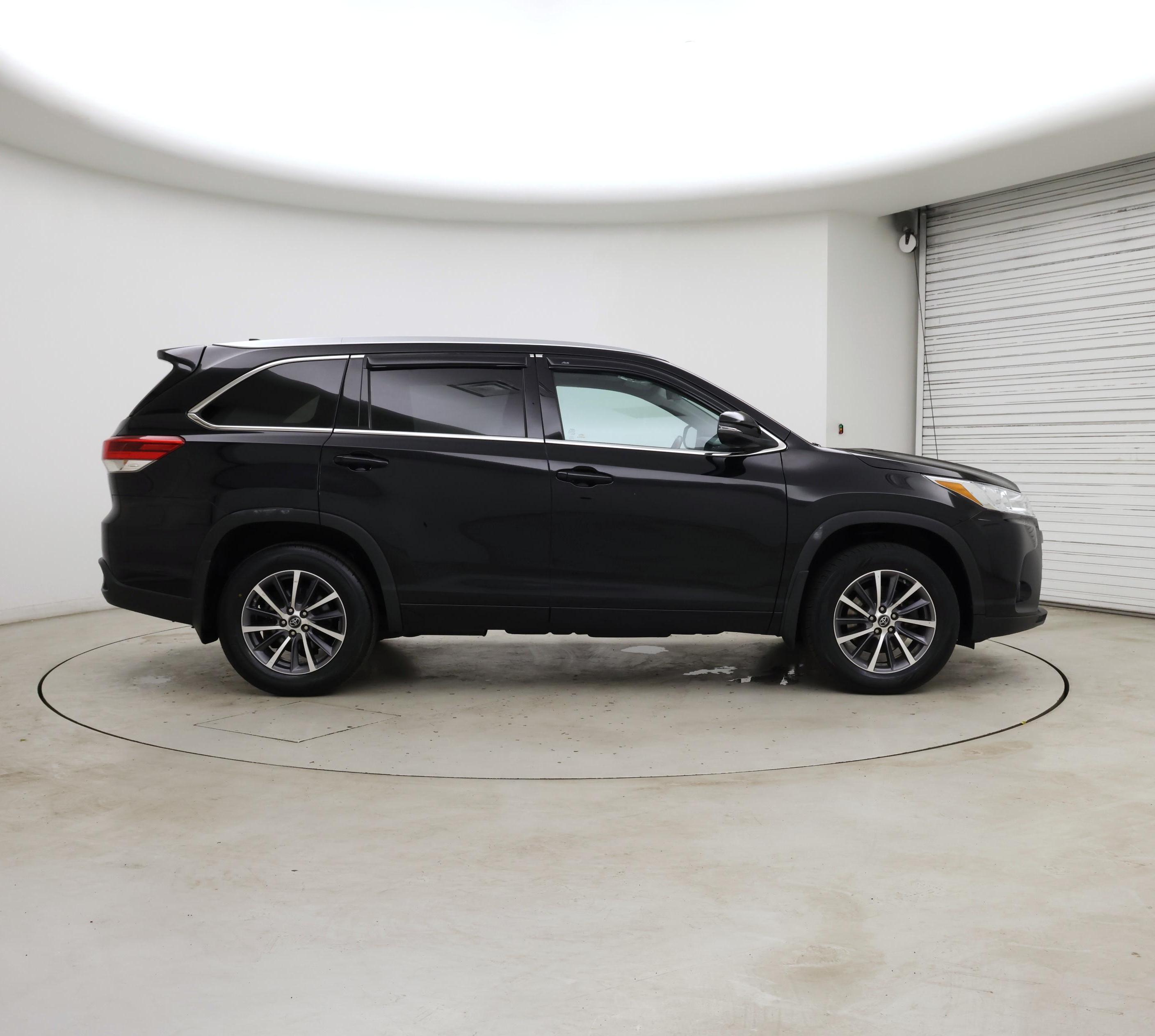 Thumbnail: 2018 Toyota Highlander - 7
