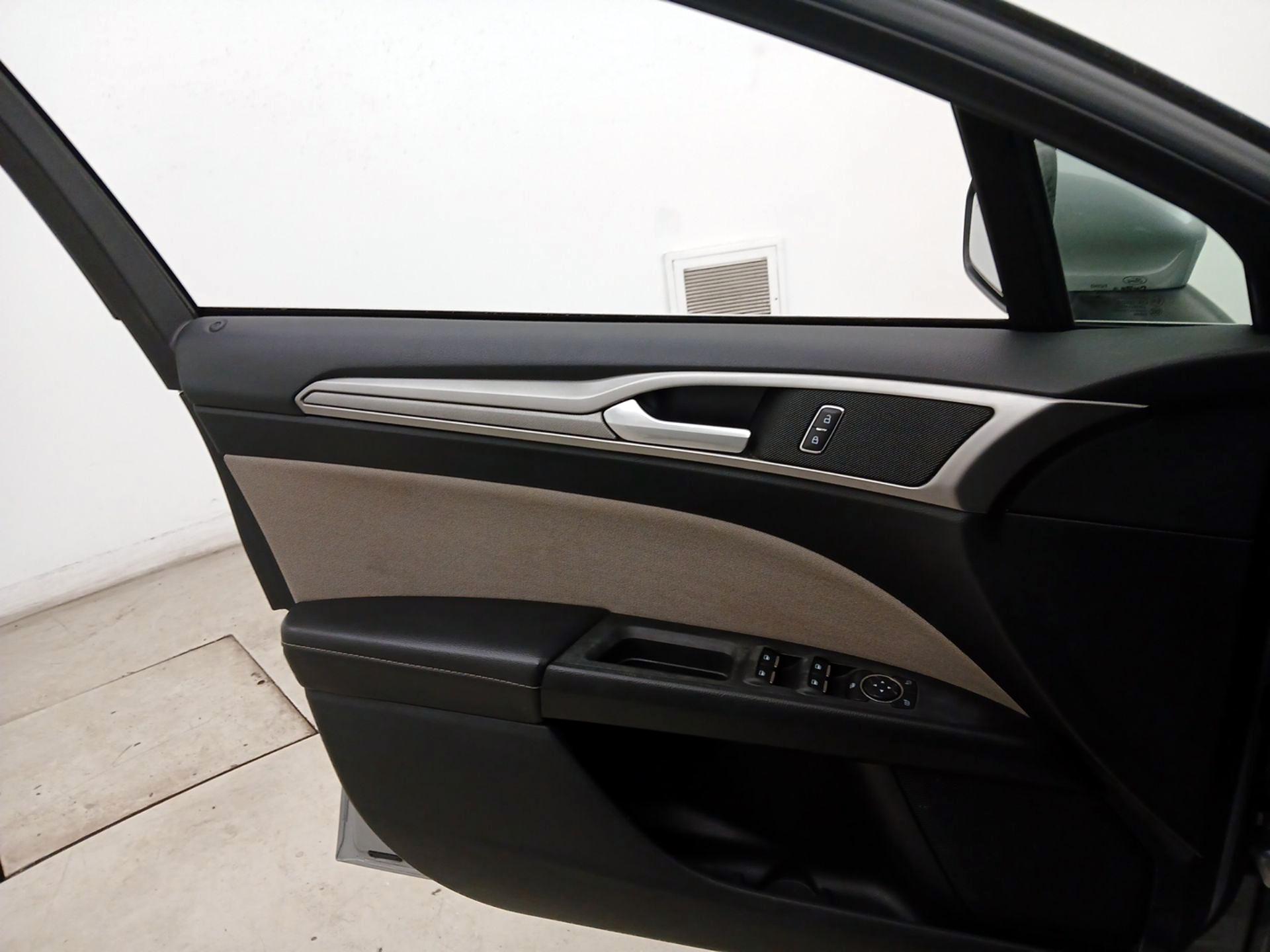 Thumbnail: 2020 Ford Fusion - 12