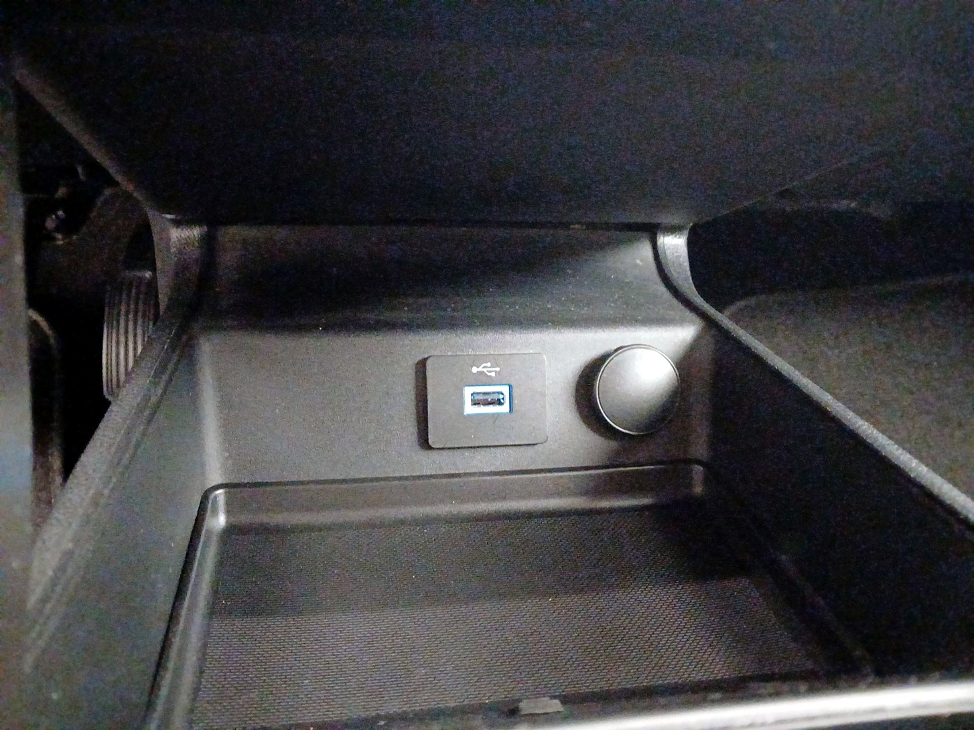 Thumbnail: 2020 Ford Fusion - 18