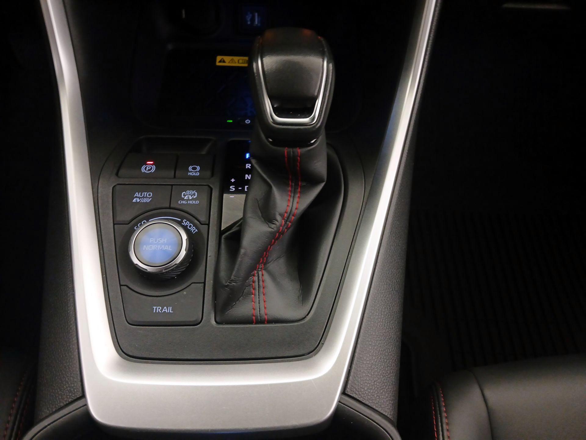 Thumbnail: 2023 Toyota RAV4 - 17