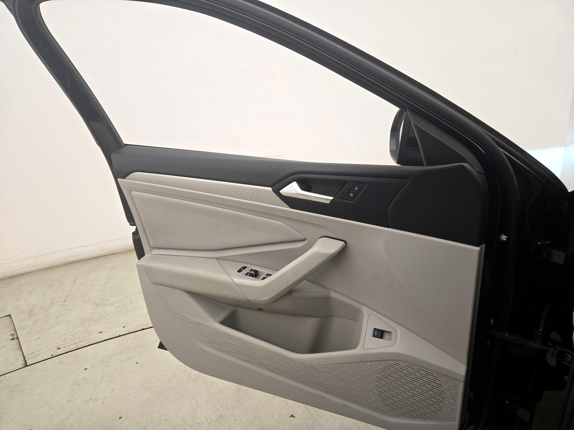 Thumbnail: 2019 Volkswagen Jetta - 12