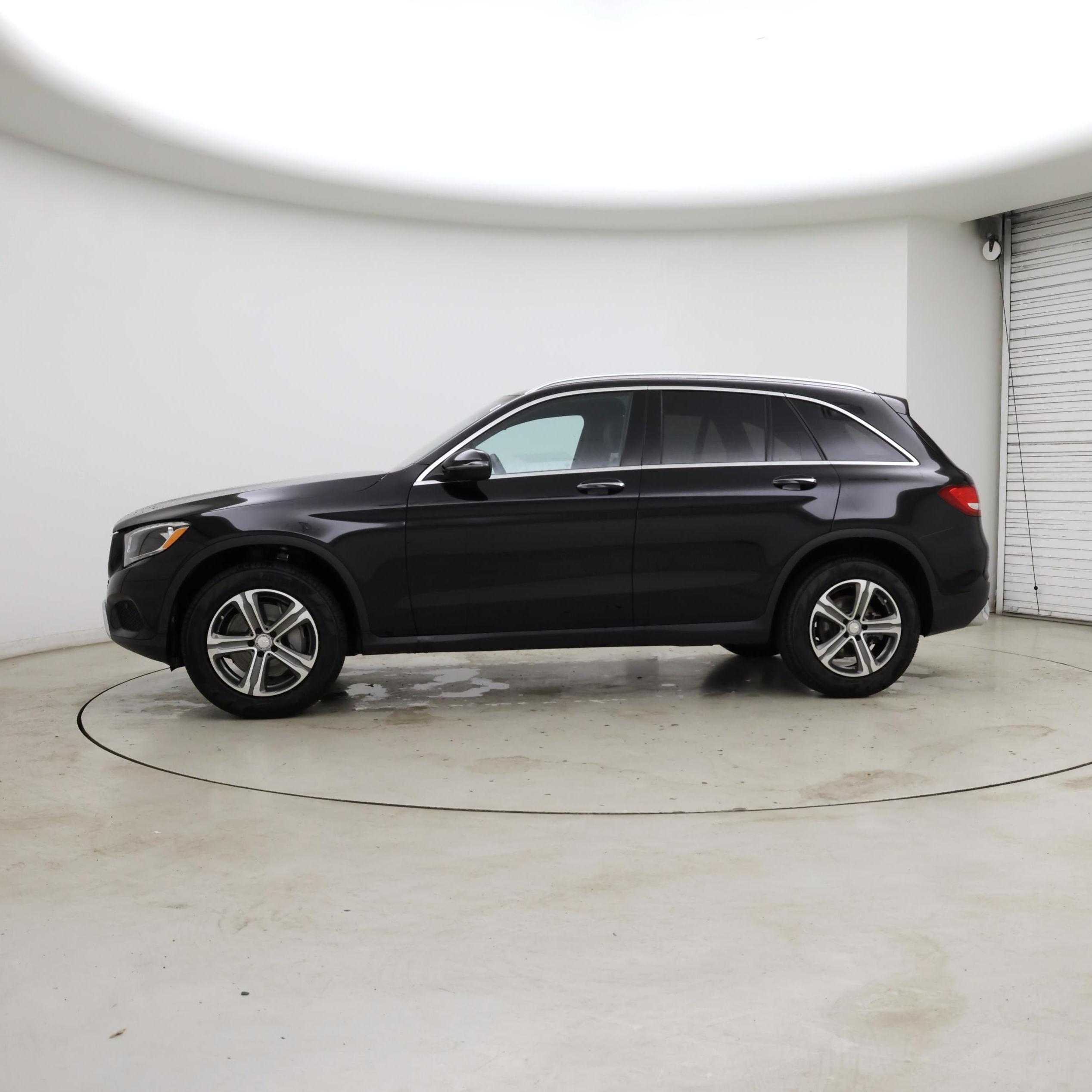 Thumbnail: 2017 Mercedes-Benz GLC - 3