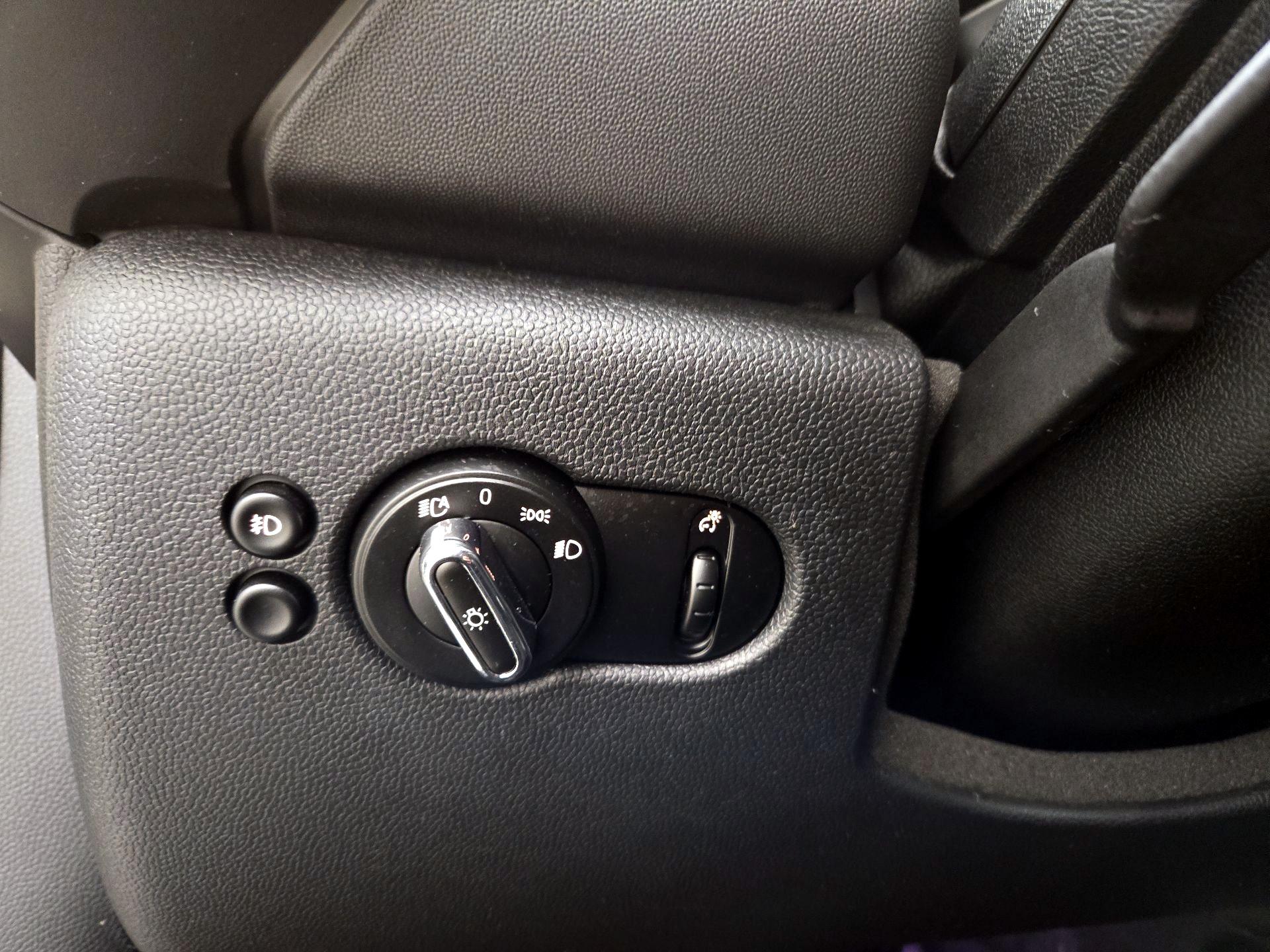 Thumbnail: 2020 MINI Cooper Hardtop - 13