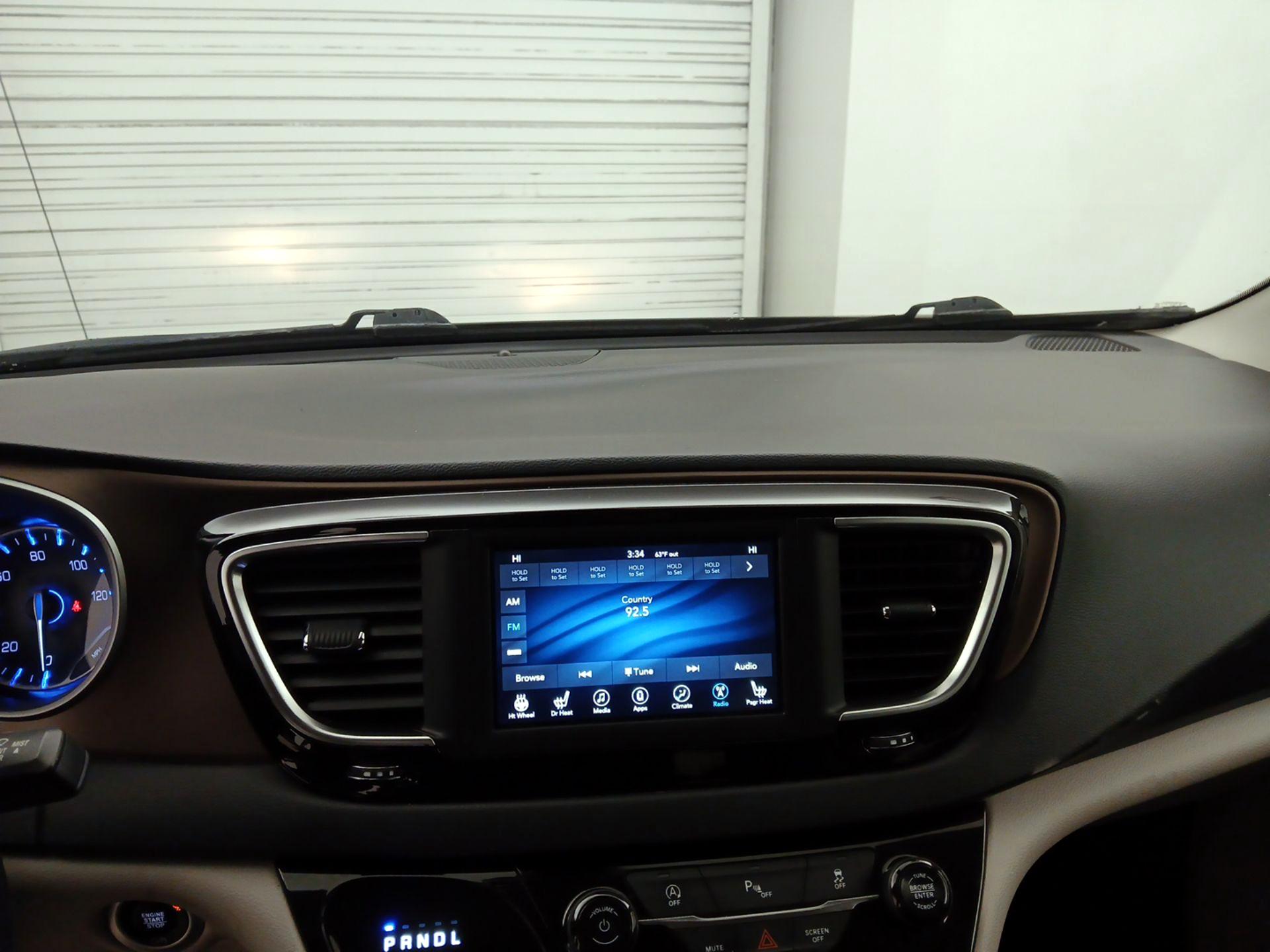 Thumbnail: 2019 Chrysler Pacifica - 9