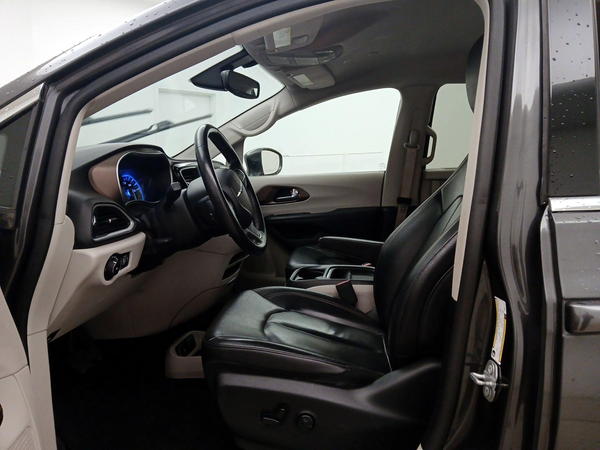 Thumbnail: 2019 Chrysler Pacifica - 11