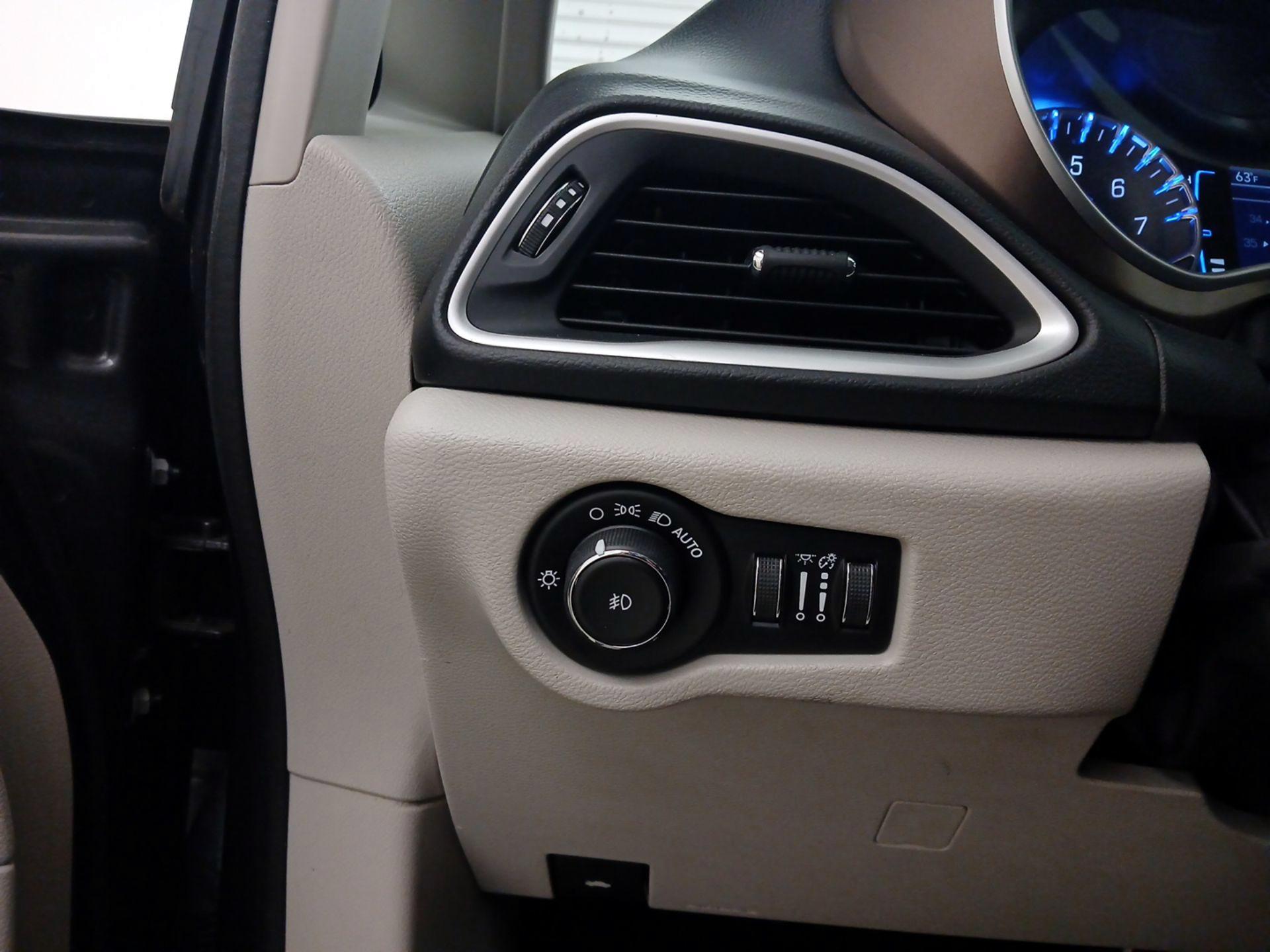 Thumbnail: 2019 Chrysler Pacifica - 13