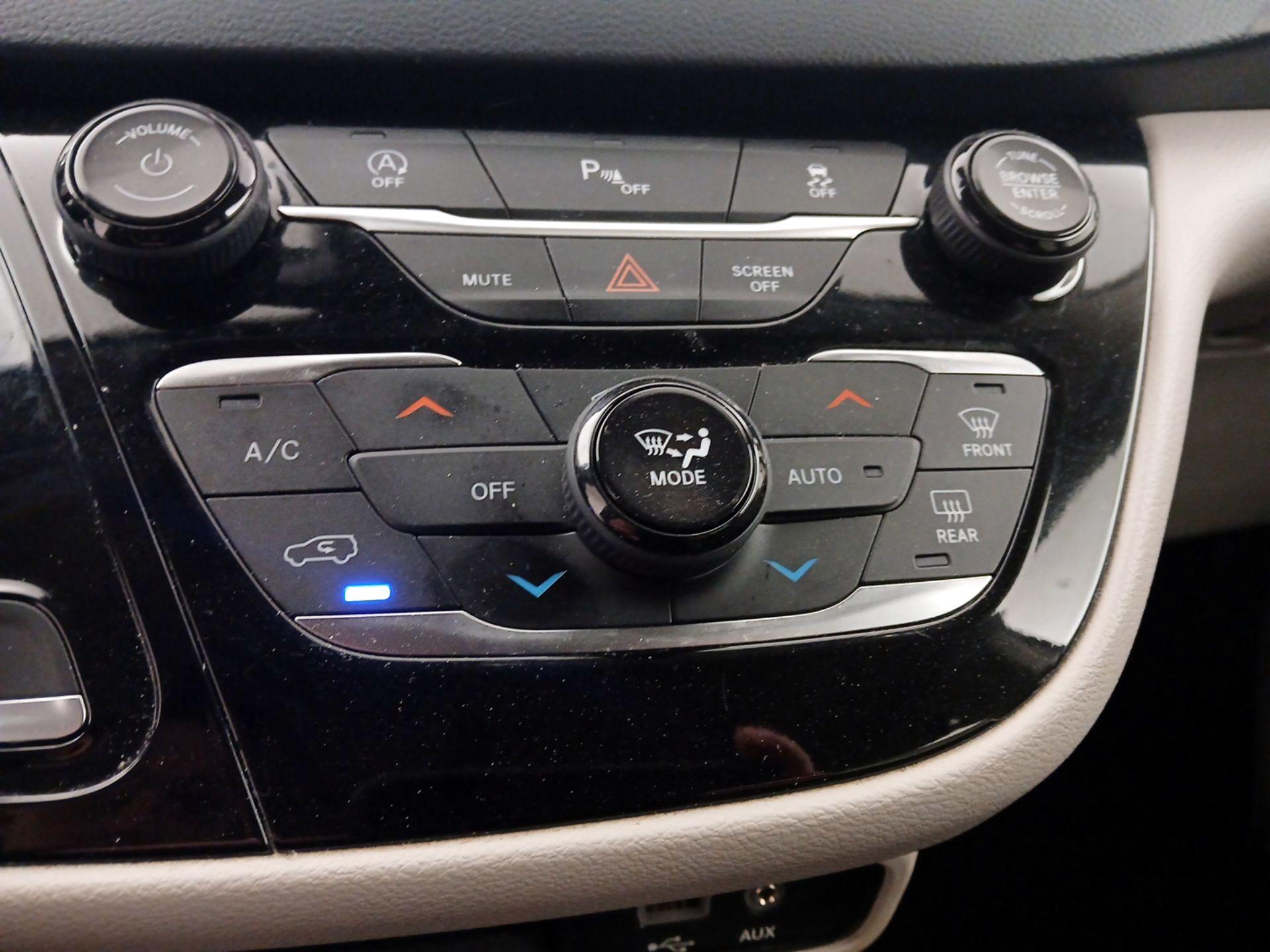 Thumbnail: 2019 Chrysler Pacifica - 16