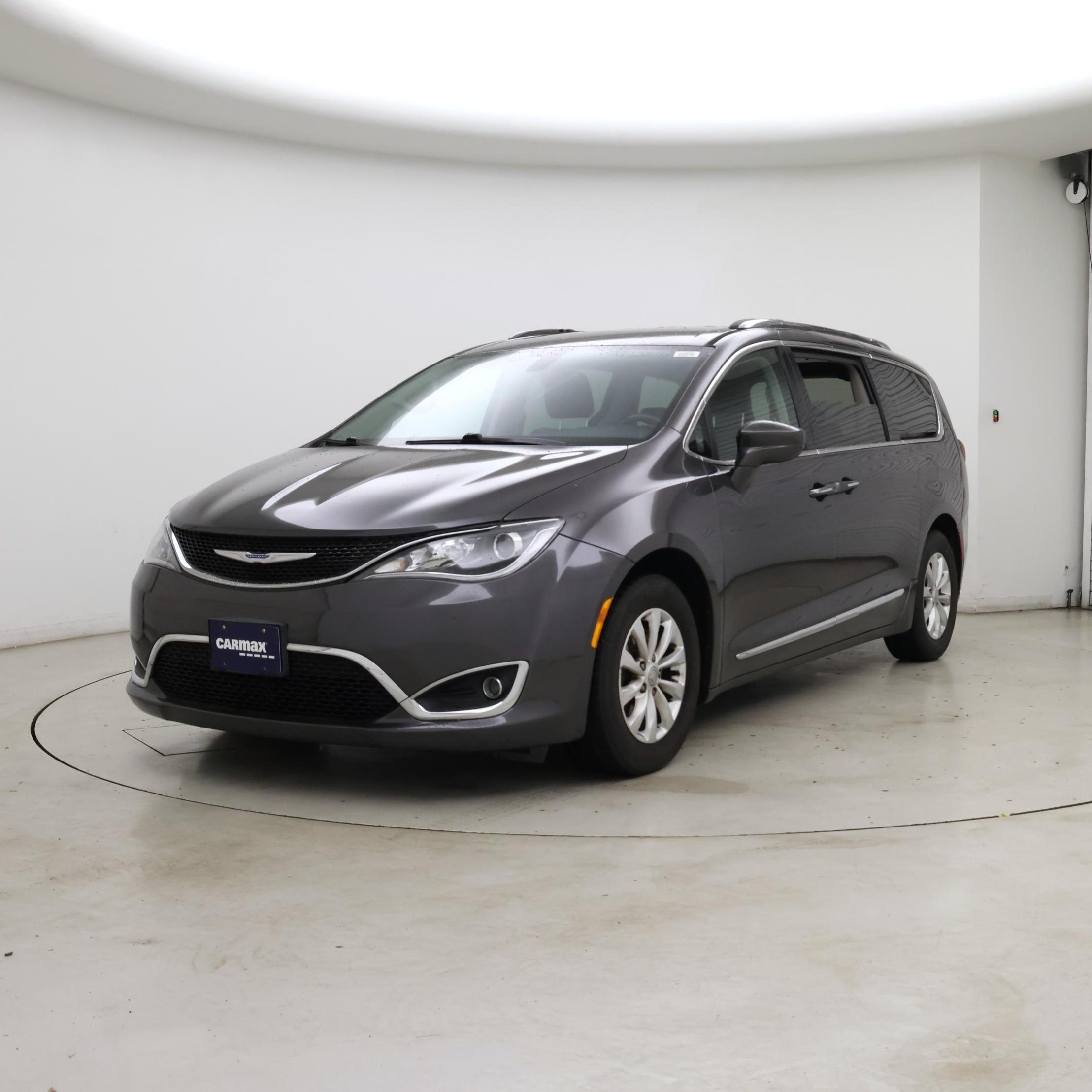 Thumbnail: 2019 Chrysler Pacifica - 4