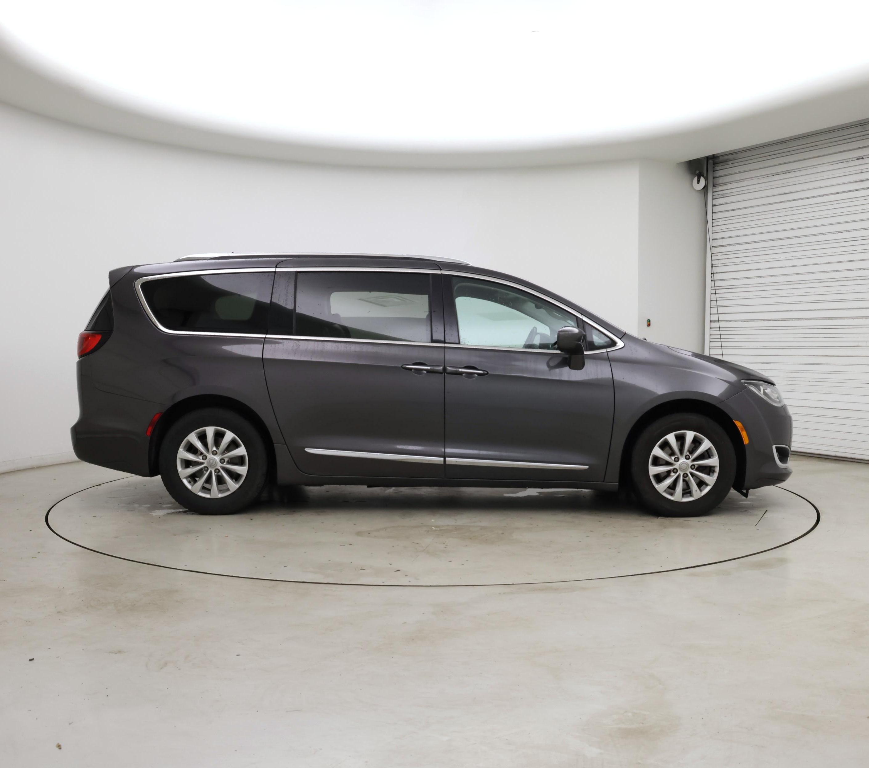 Thumbnail: 2019 Chrysler Pacifica - 7