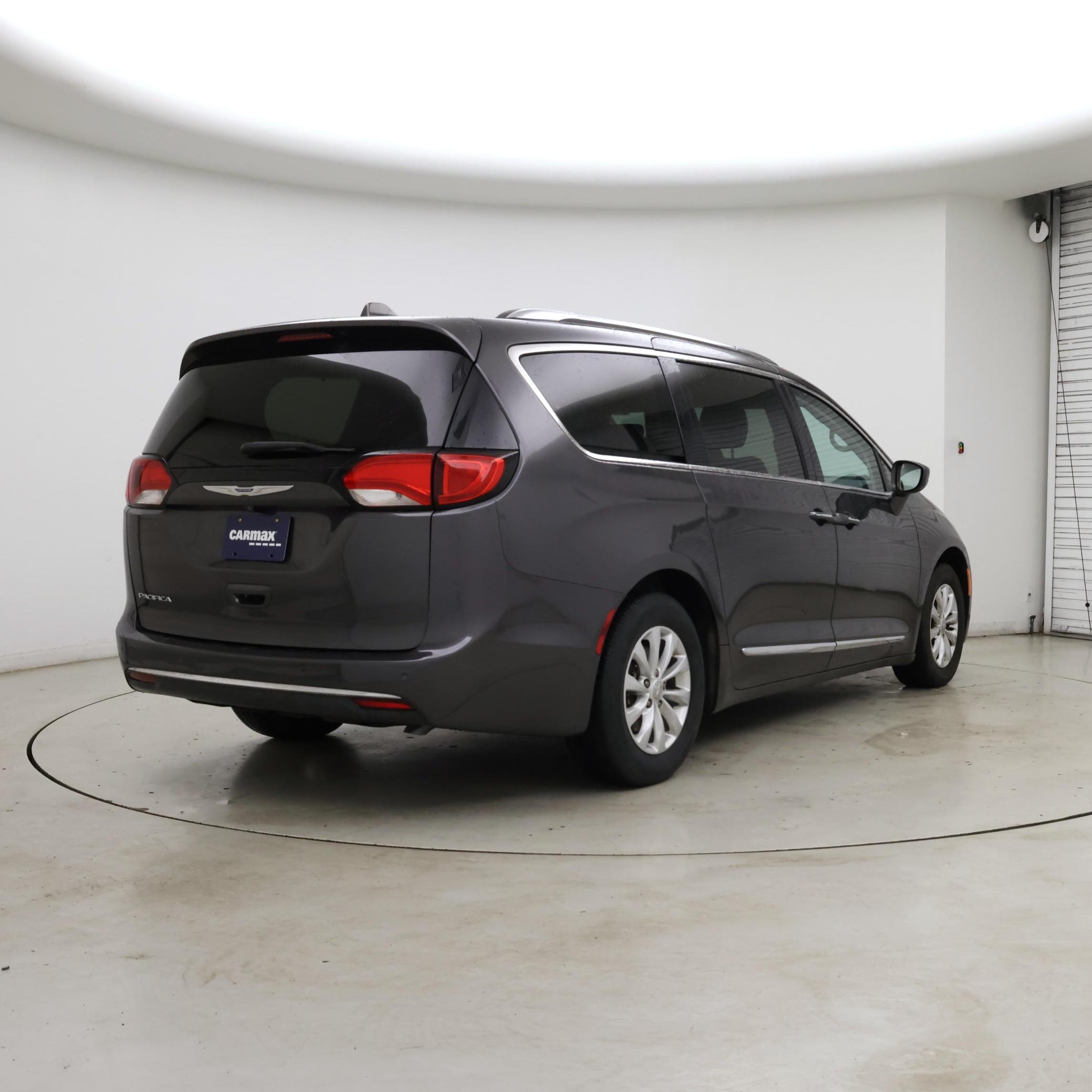 Thumbnail: 2019 Chrysler Pacifica - 8