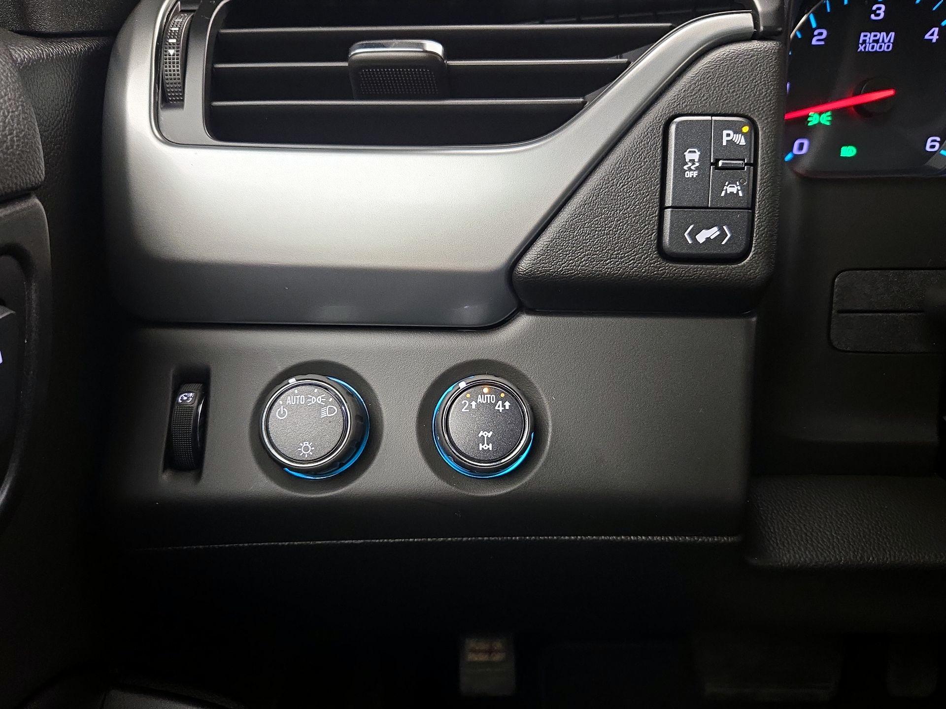 Thumbnail: 2018 Chevrolet Tahoe - 13