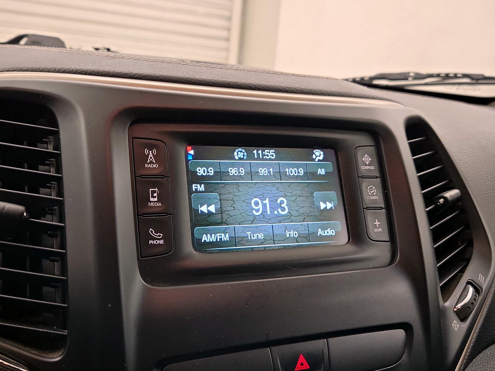 Thumbnail: 2015 Jeep Cherokee - 15