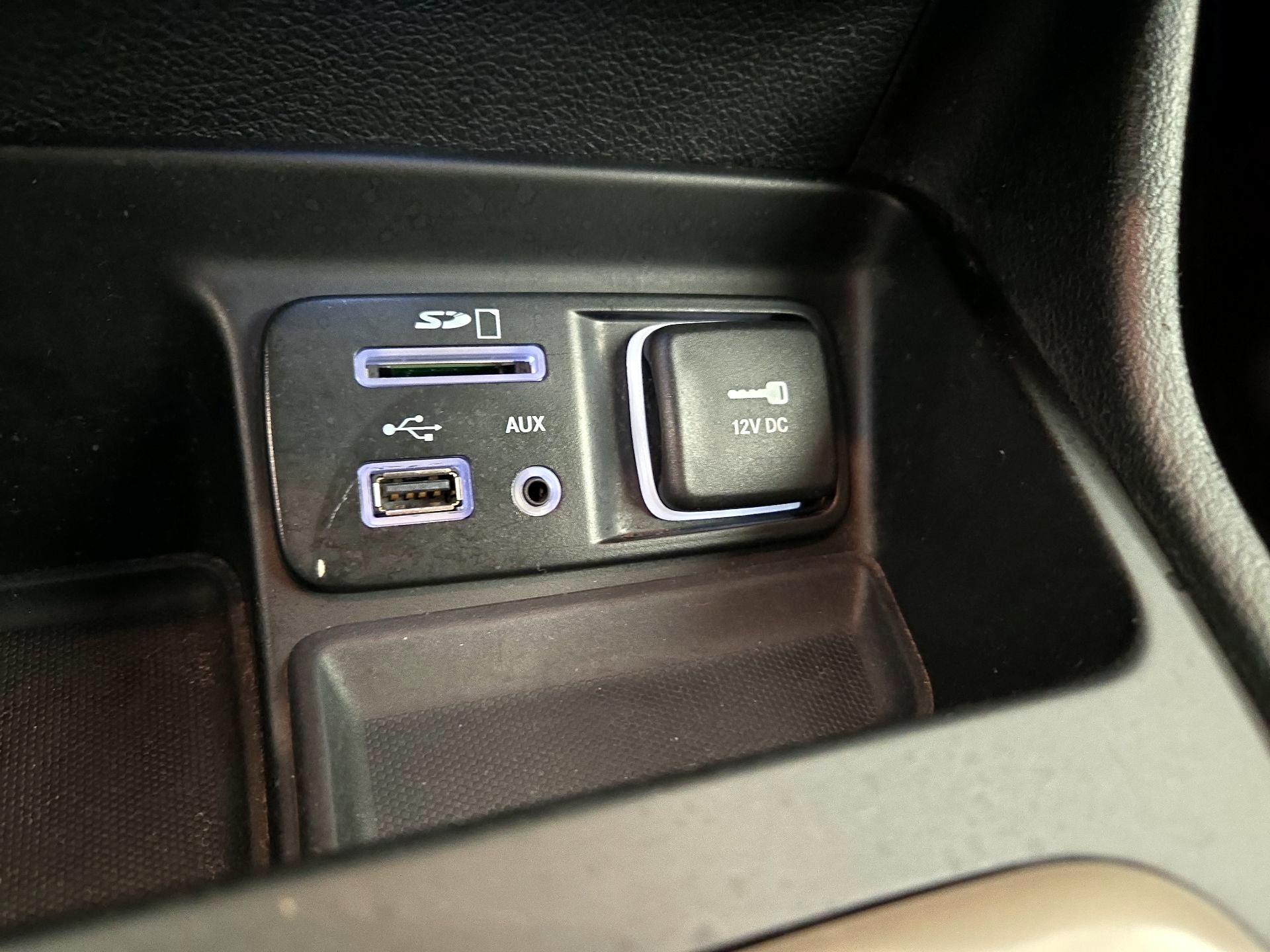 Thumbnail: 2015 Jeep Cherokee - 18