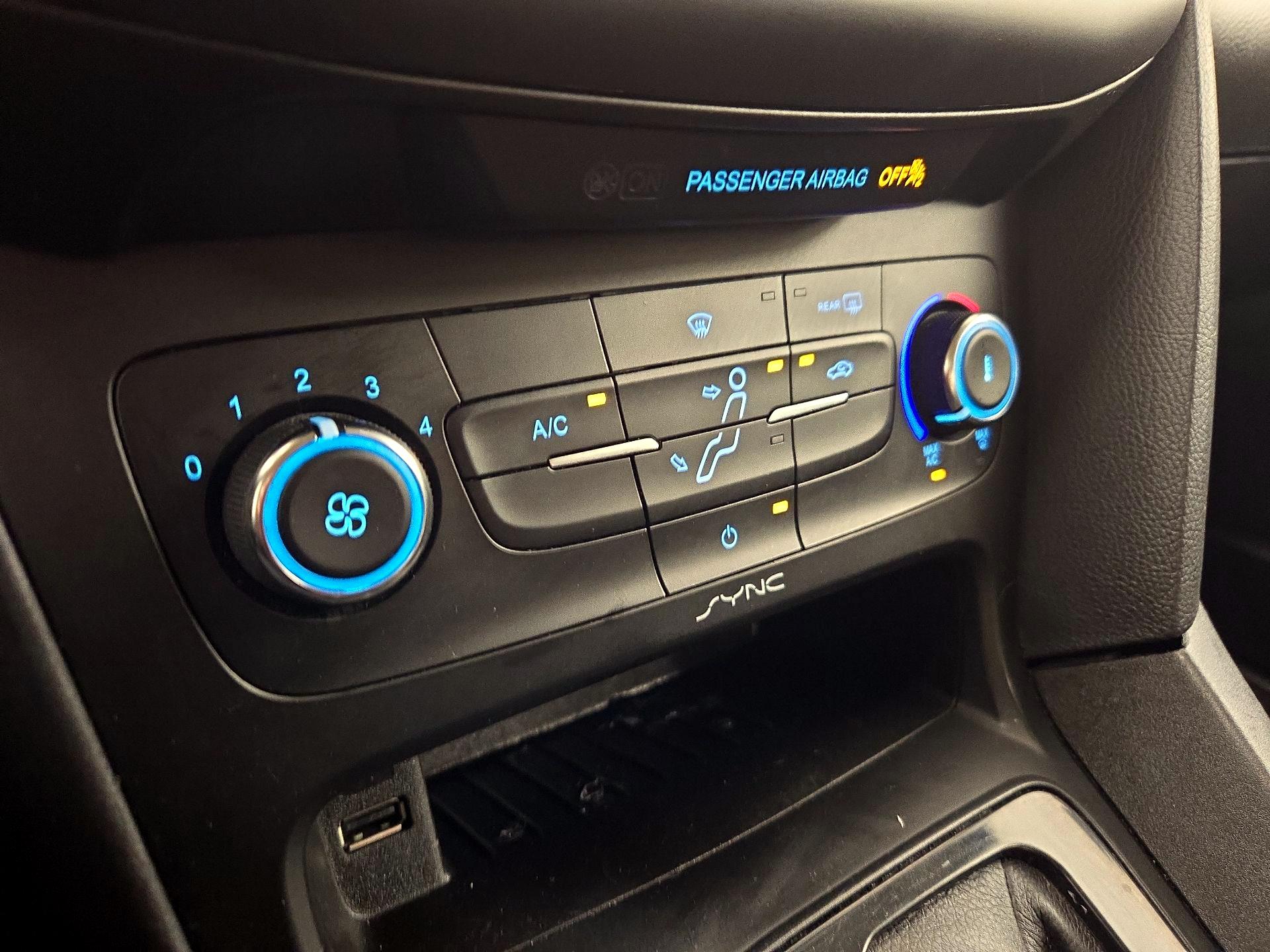 Thumbnail: 2015 Ford Focus - 16