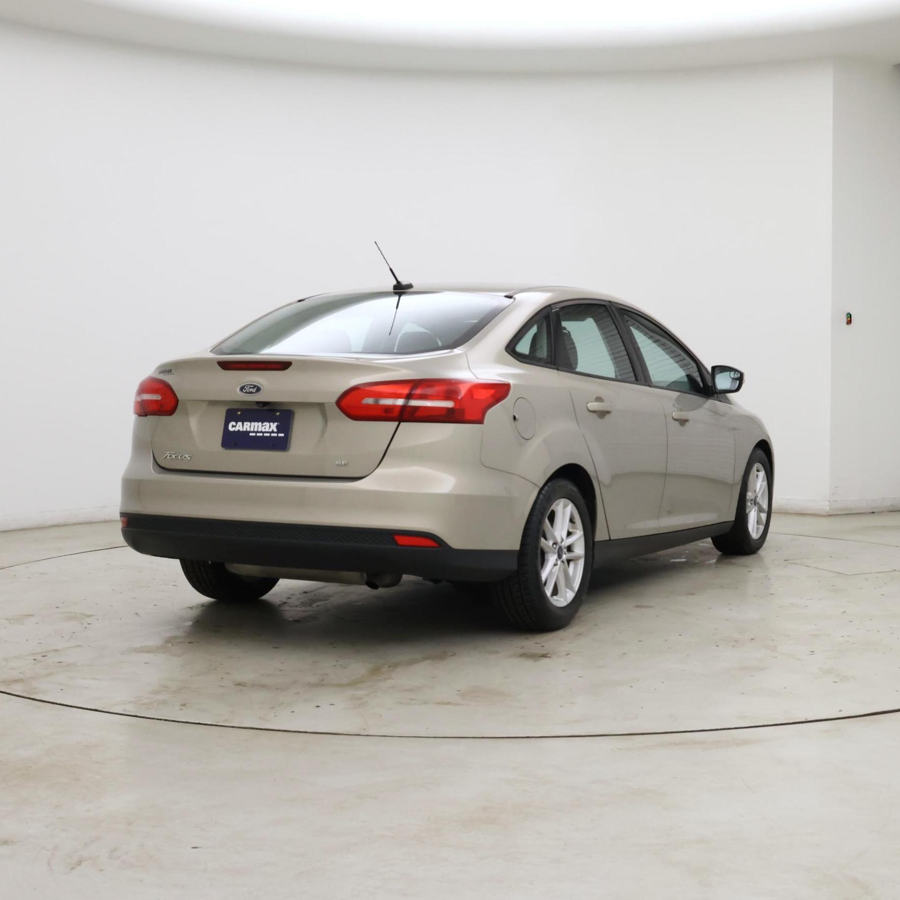 Thumbnail: 2015 Ford Focus - 8