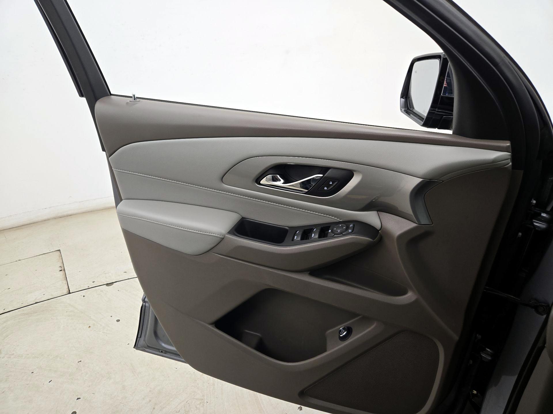 Thumbnail: 2020 Chevrolet Traverse - 12