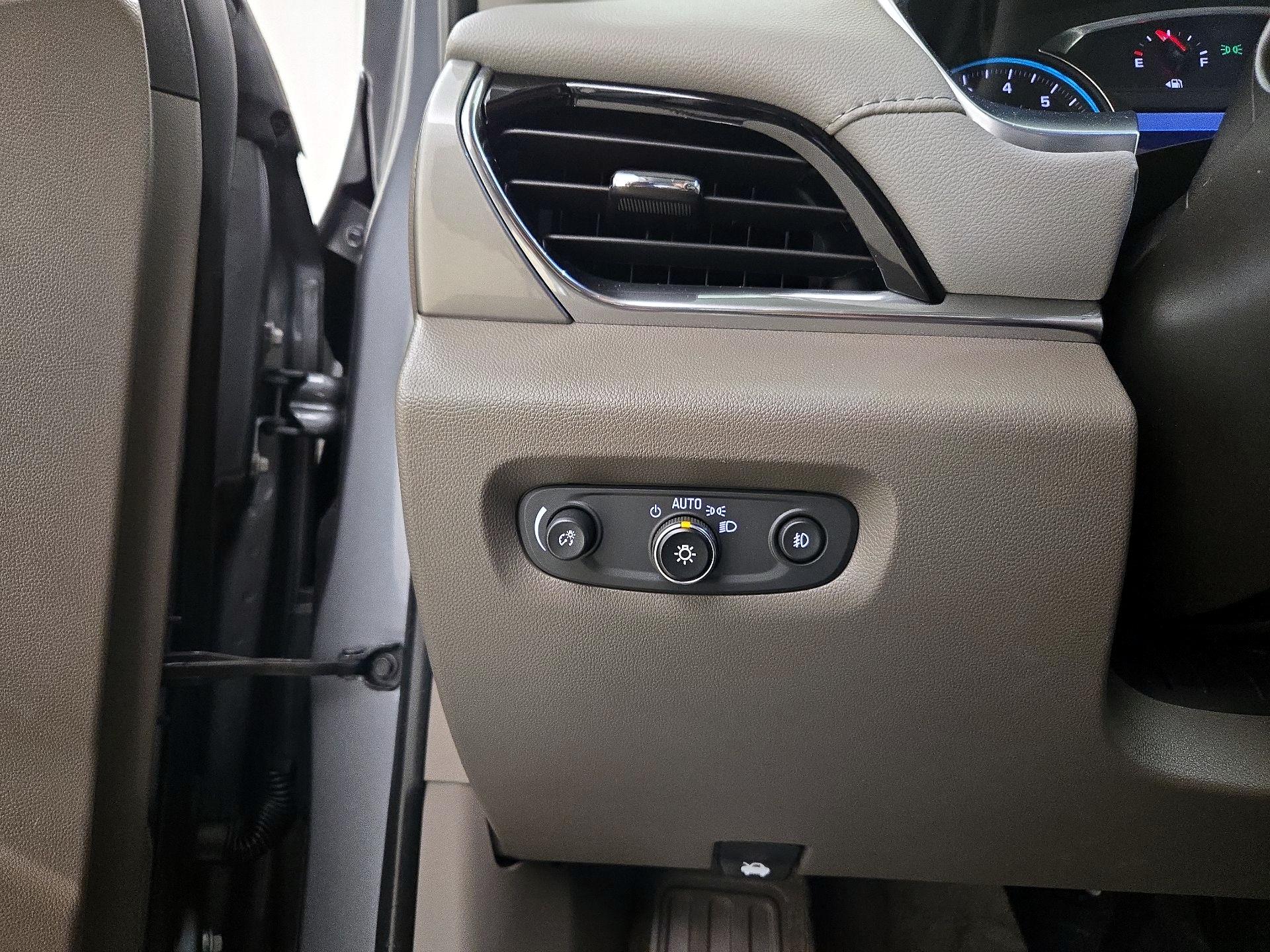 Thumbnail: 2020 Chevrolet Traverse - 13